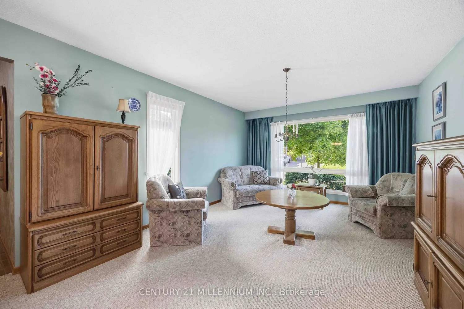 112 Blackthorn Lane photo 4