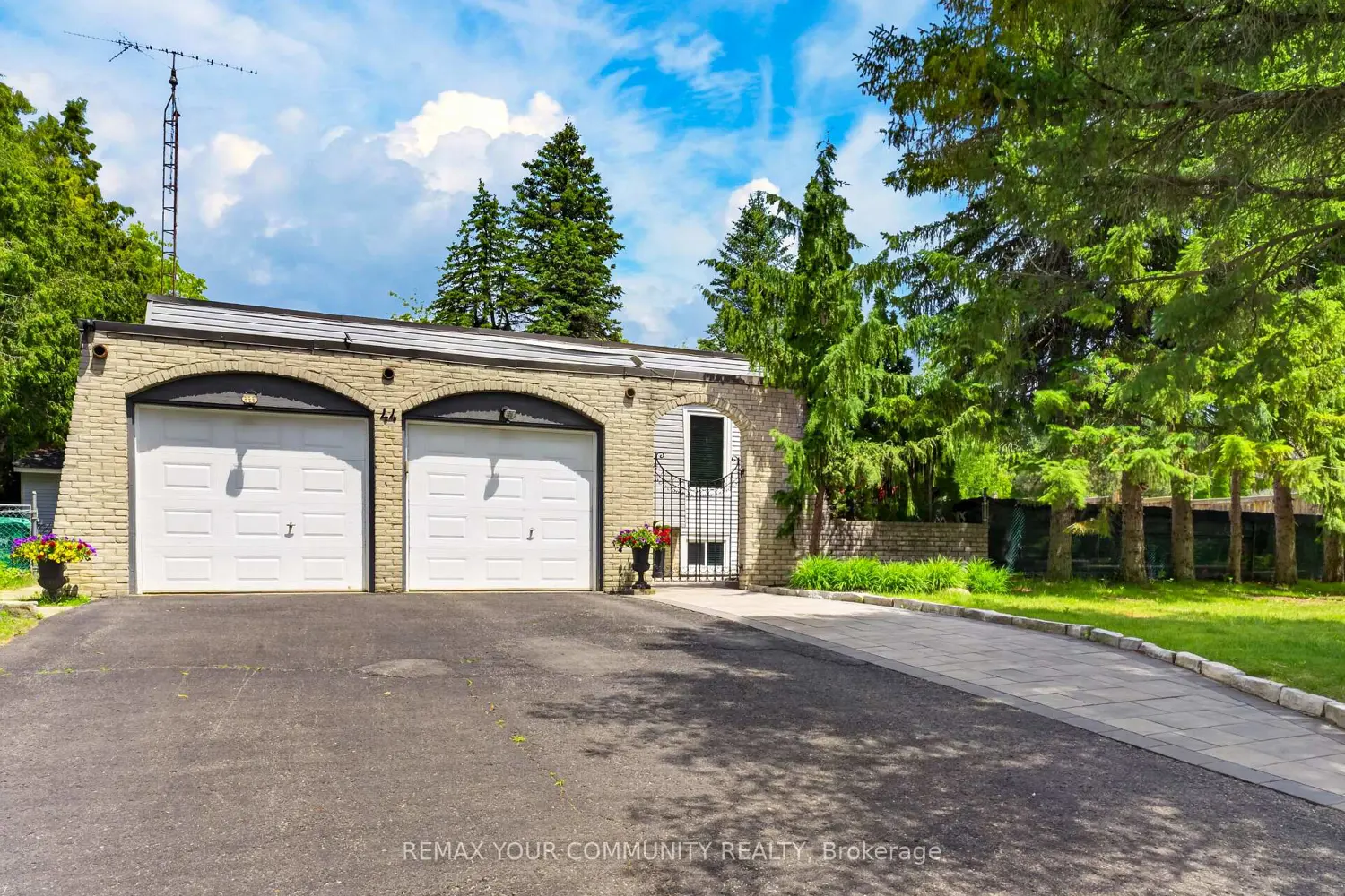44 Pineridge Drive photo 2