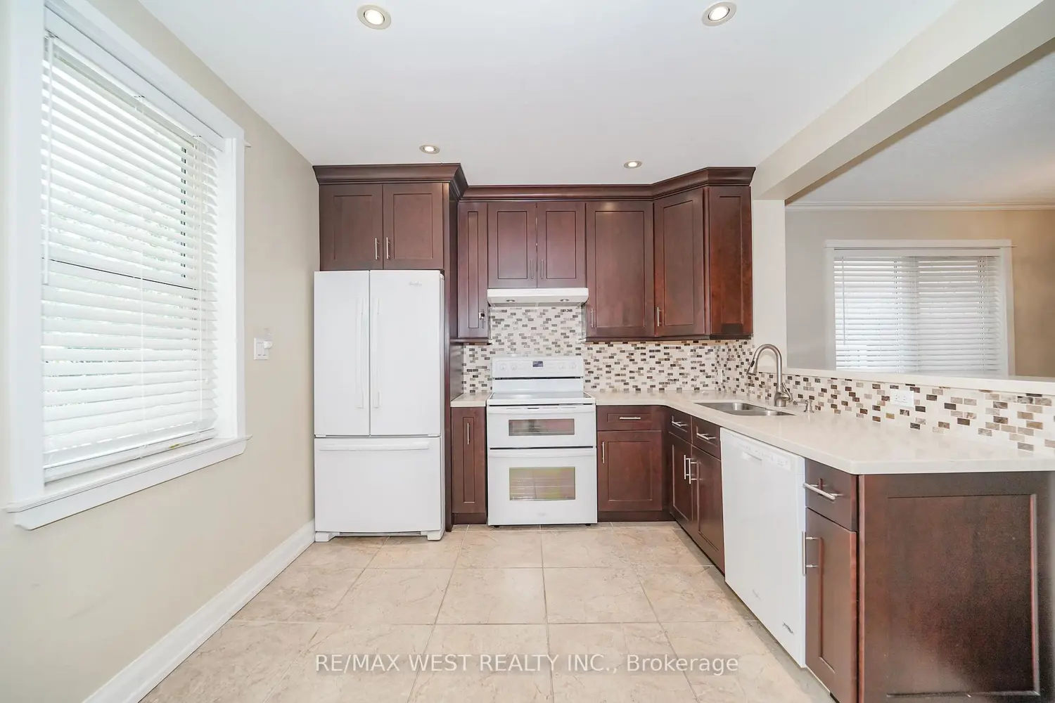 31 Woodmount Avenue photo 3