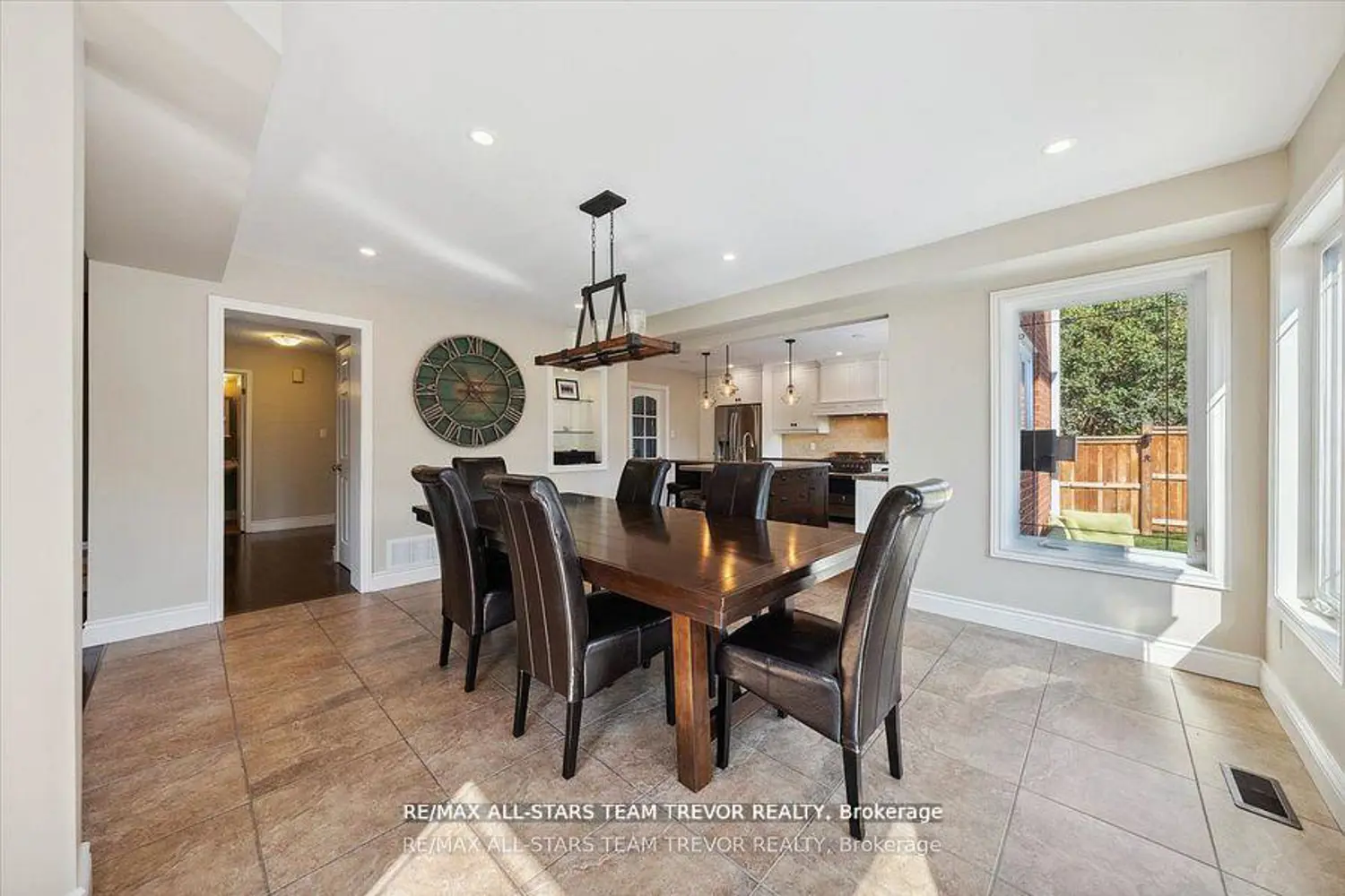 23 Litner Crescent photo 2