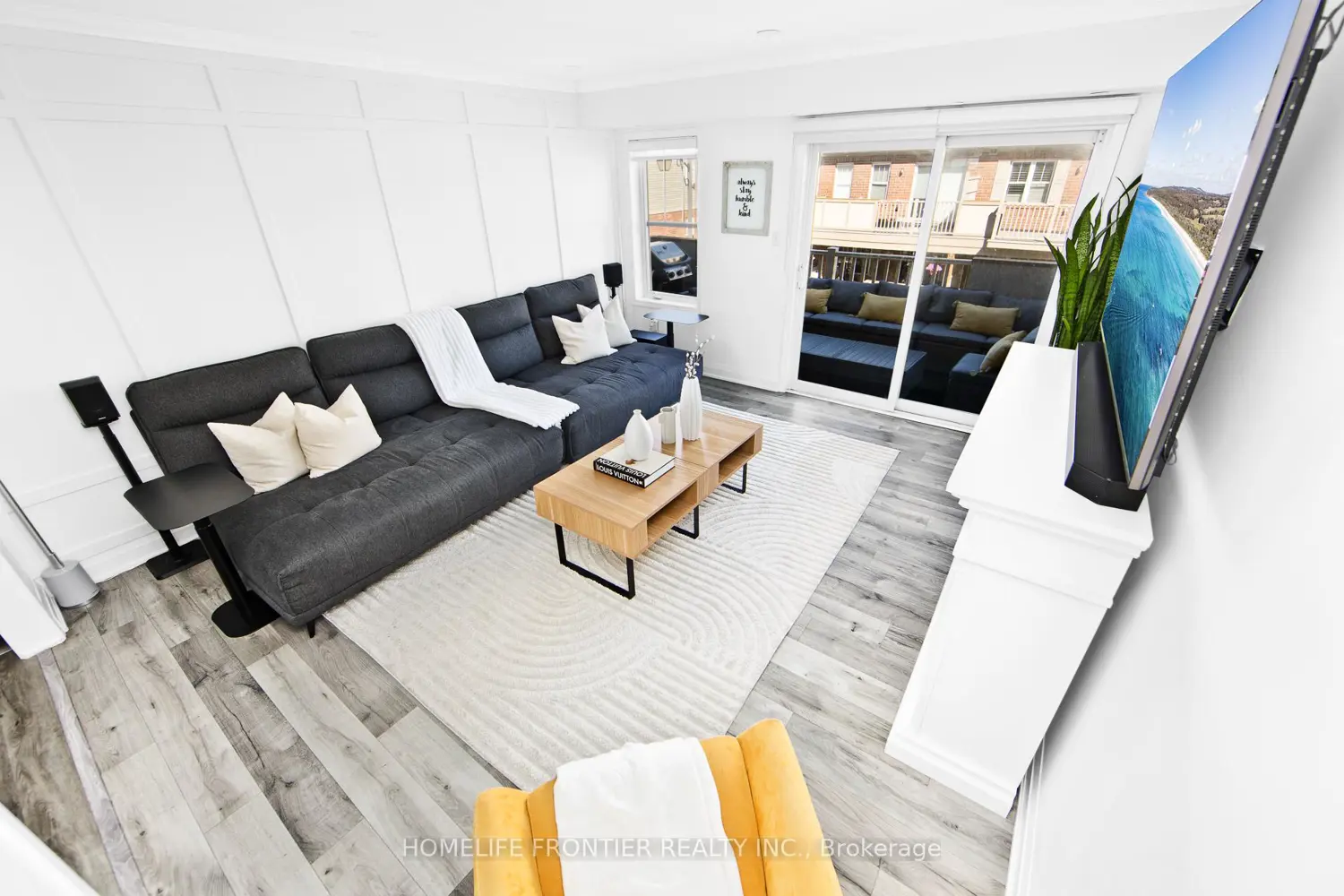 595 Dundas Street 5 photo 4