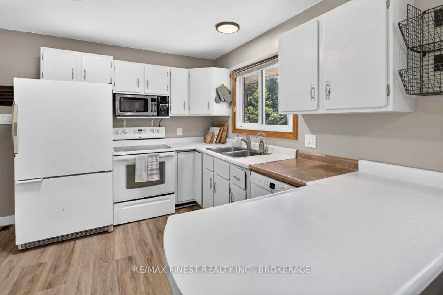 7055 Battersea Road photo 4
