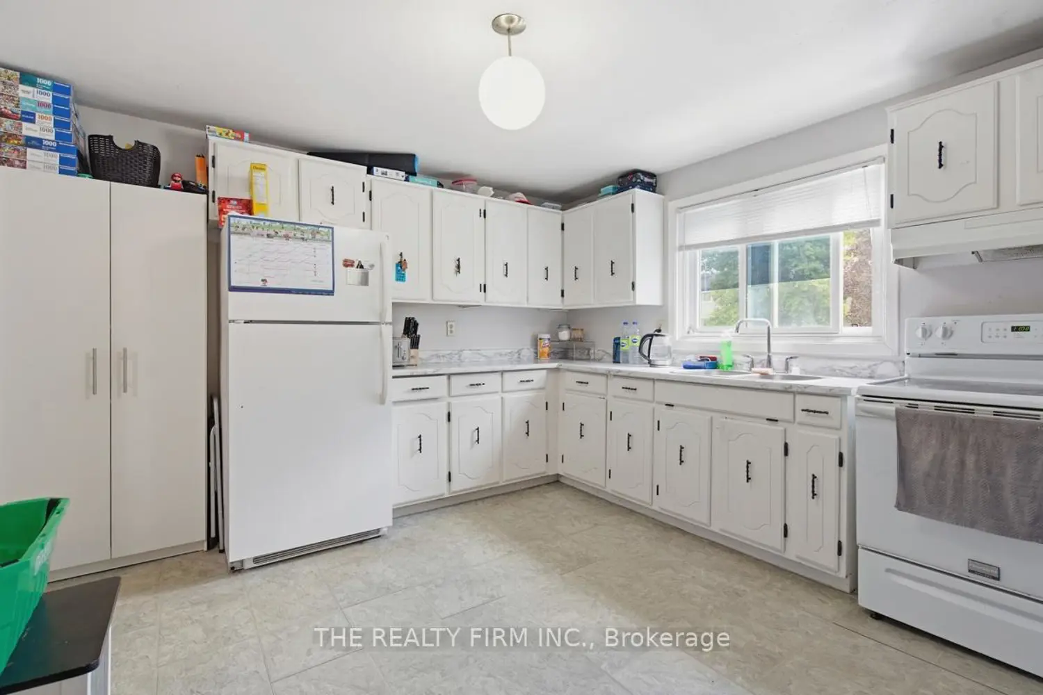 159 Sandringham Crescent 32 photo 4