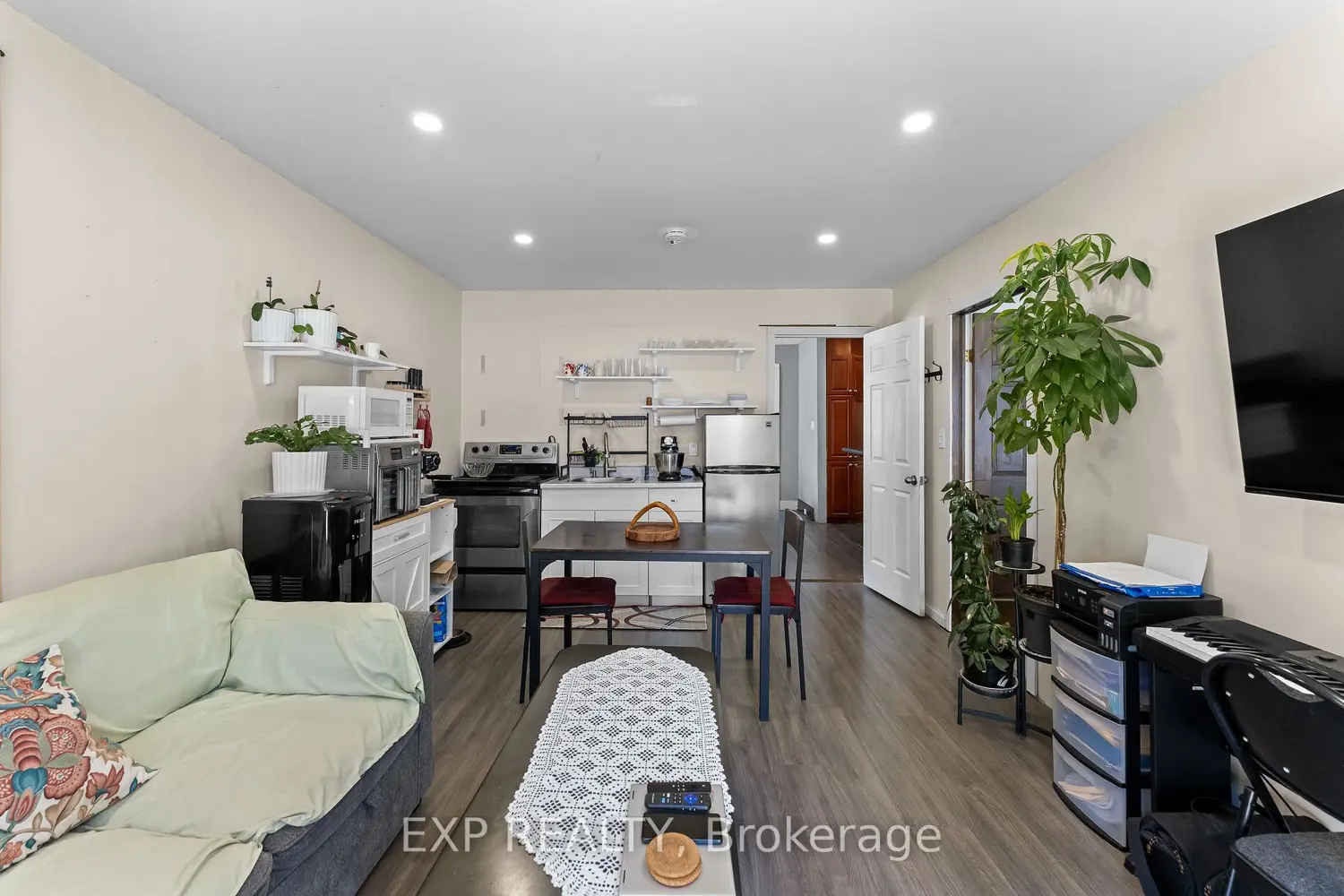 221 Bowen Road photo 4