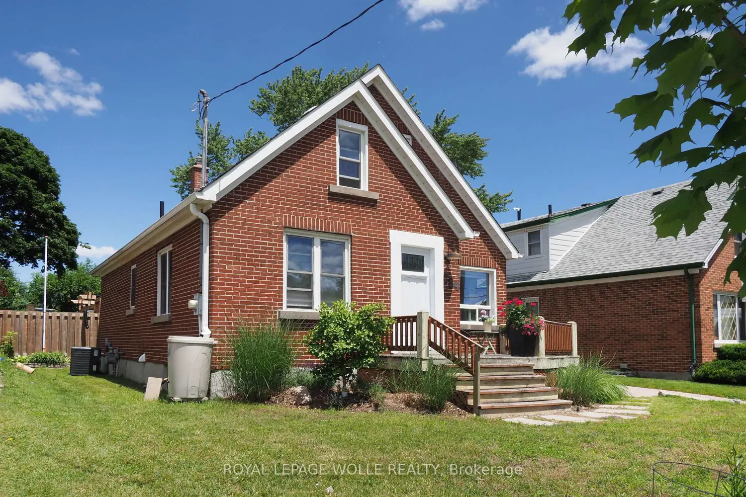 784 Elizabeth Street photo 2