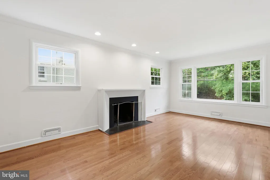 9706 Dameron Drive, Silver Spring, MD 20910 photo 2