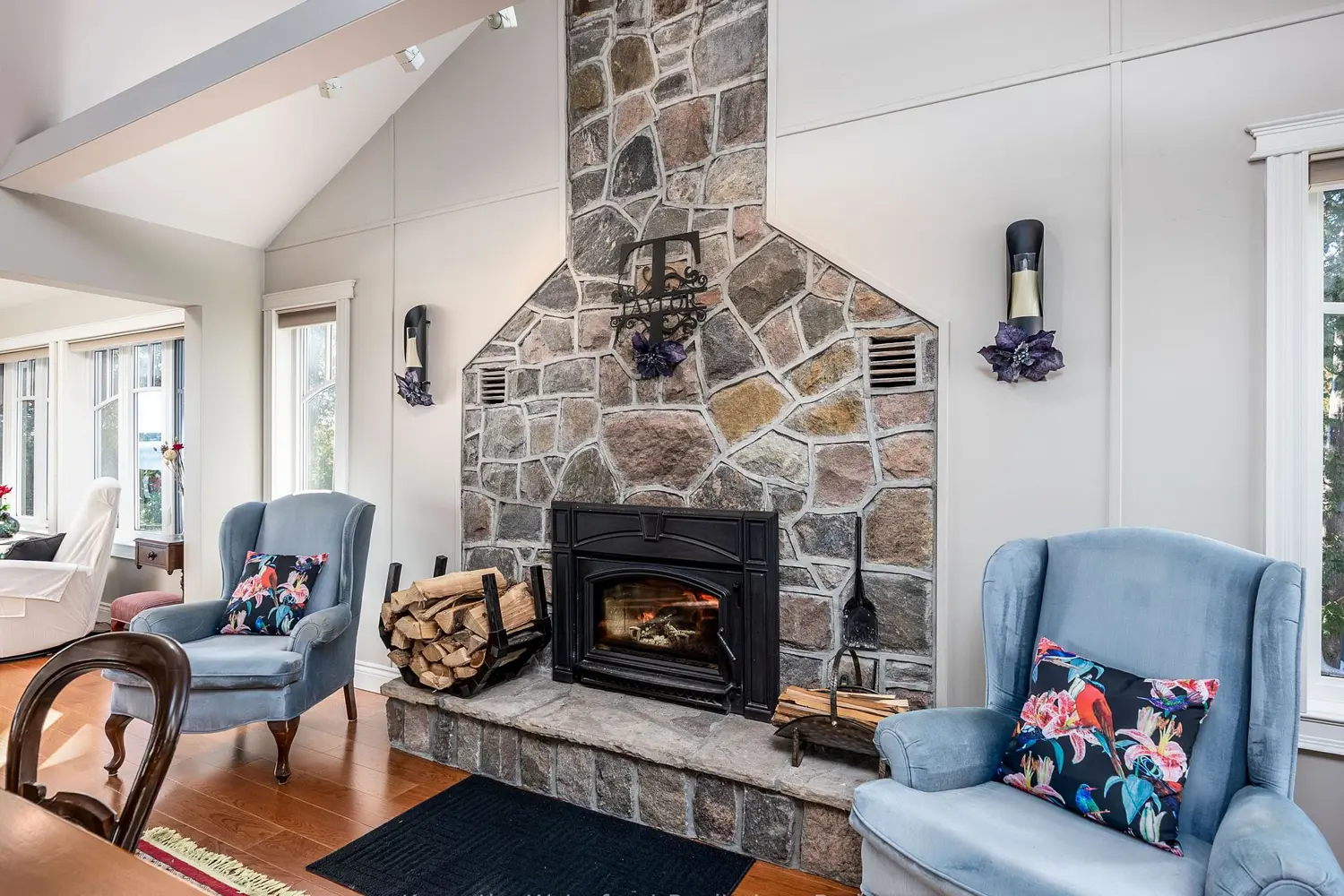 48 Maple Avenue photo 5