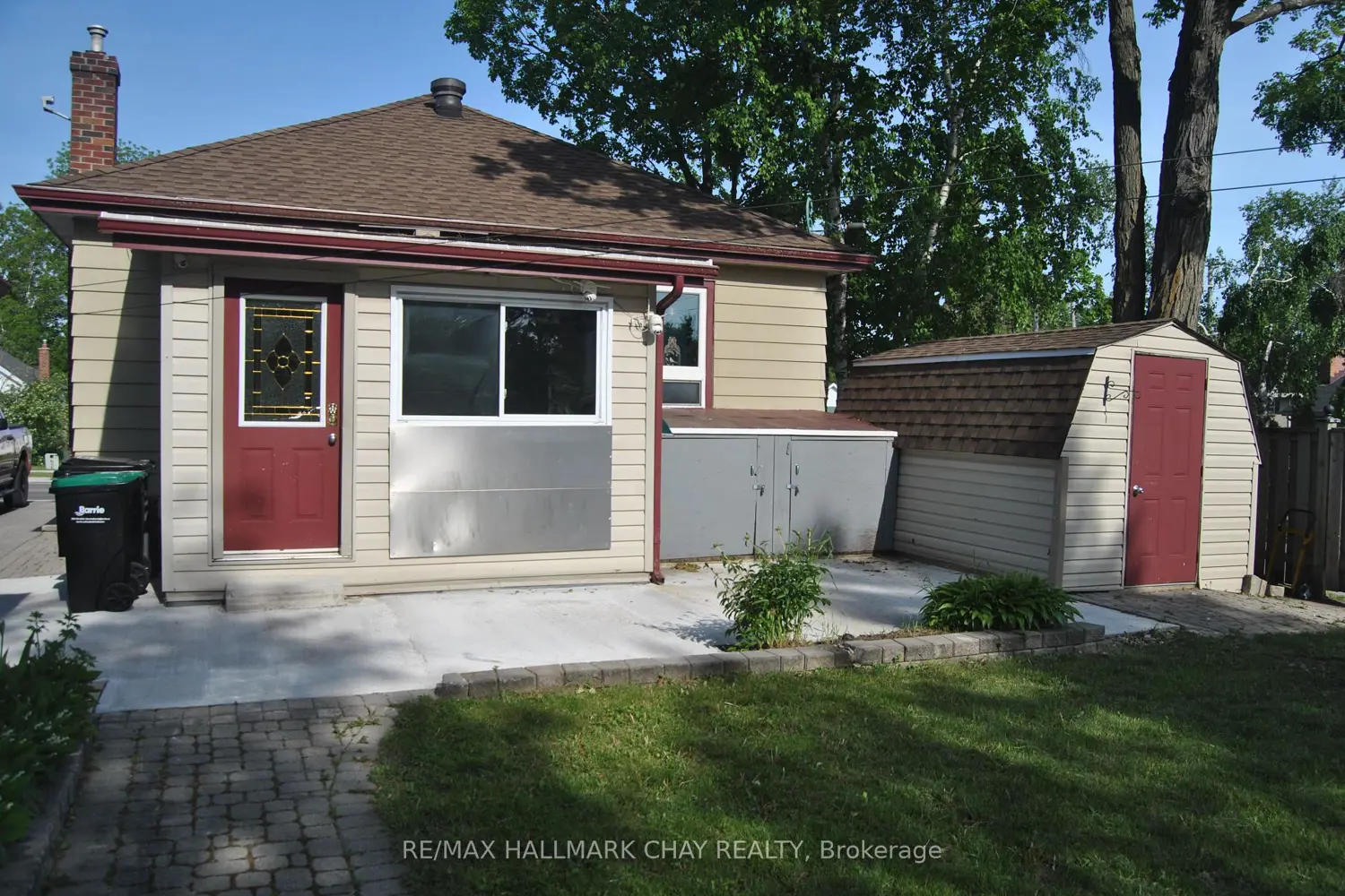 227 Duckworth Street photo 2