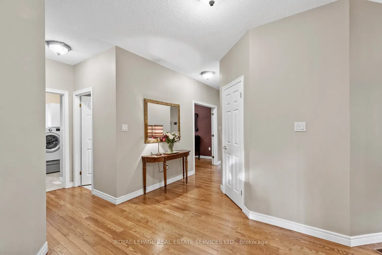 2045 Rosemount Crescent photo 5