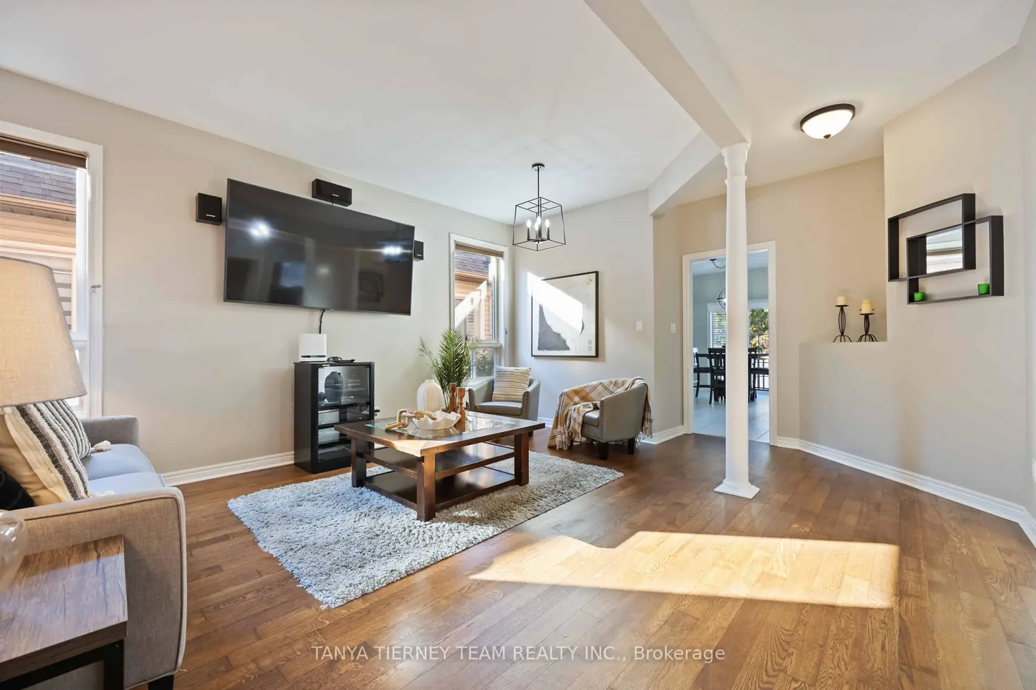 16 Cody Avenue photo 3