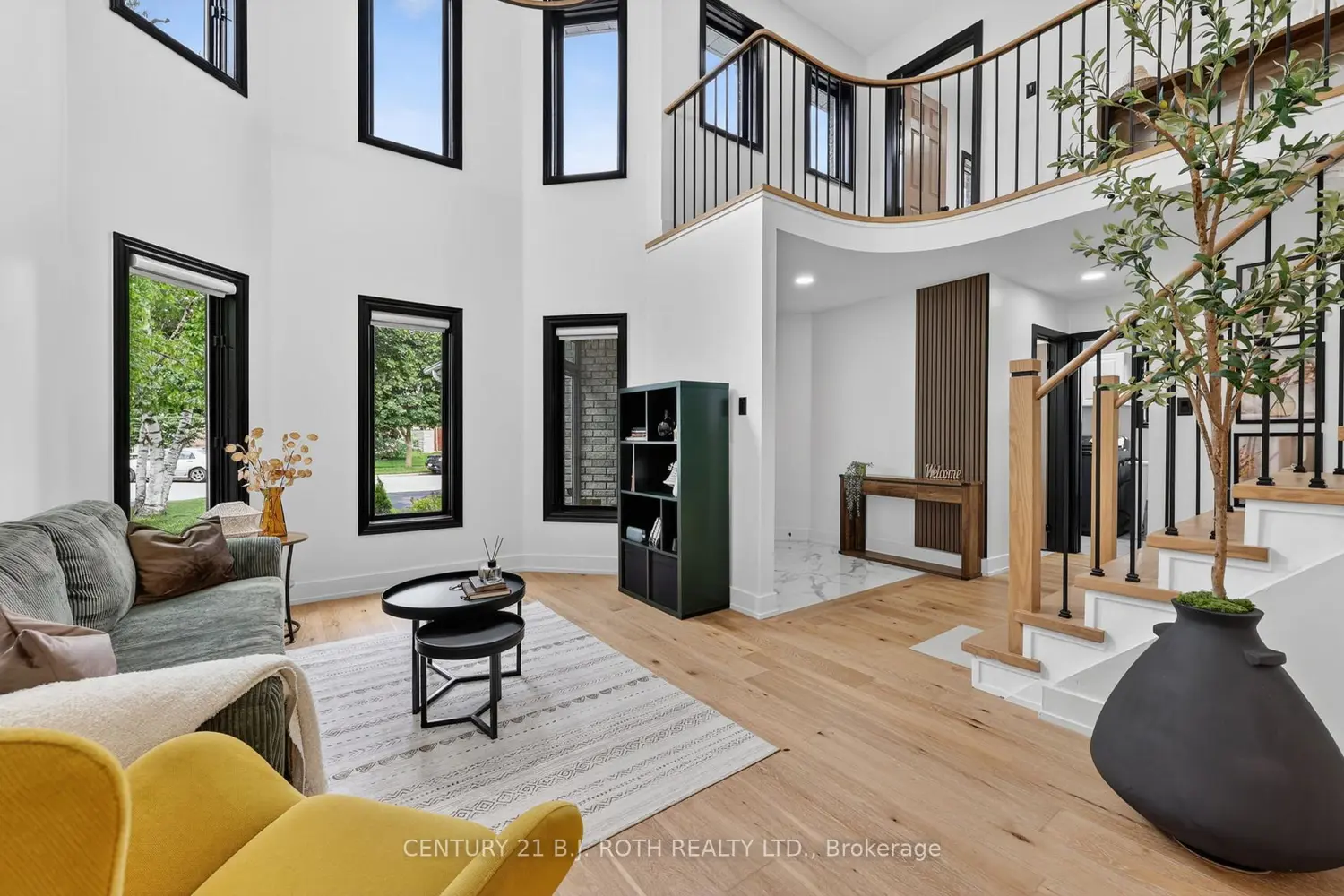 1077 Corrie Street photo 3