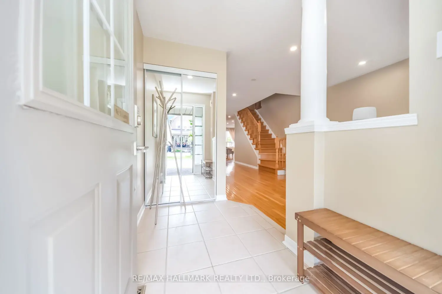 5437 Rochelle Way photo 3
