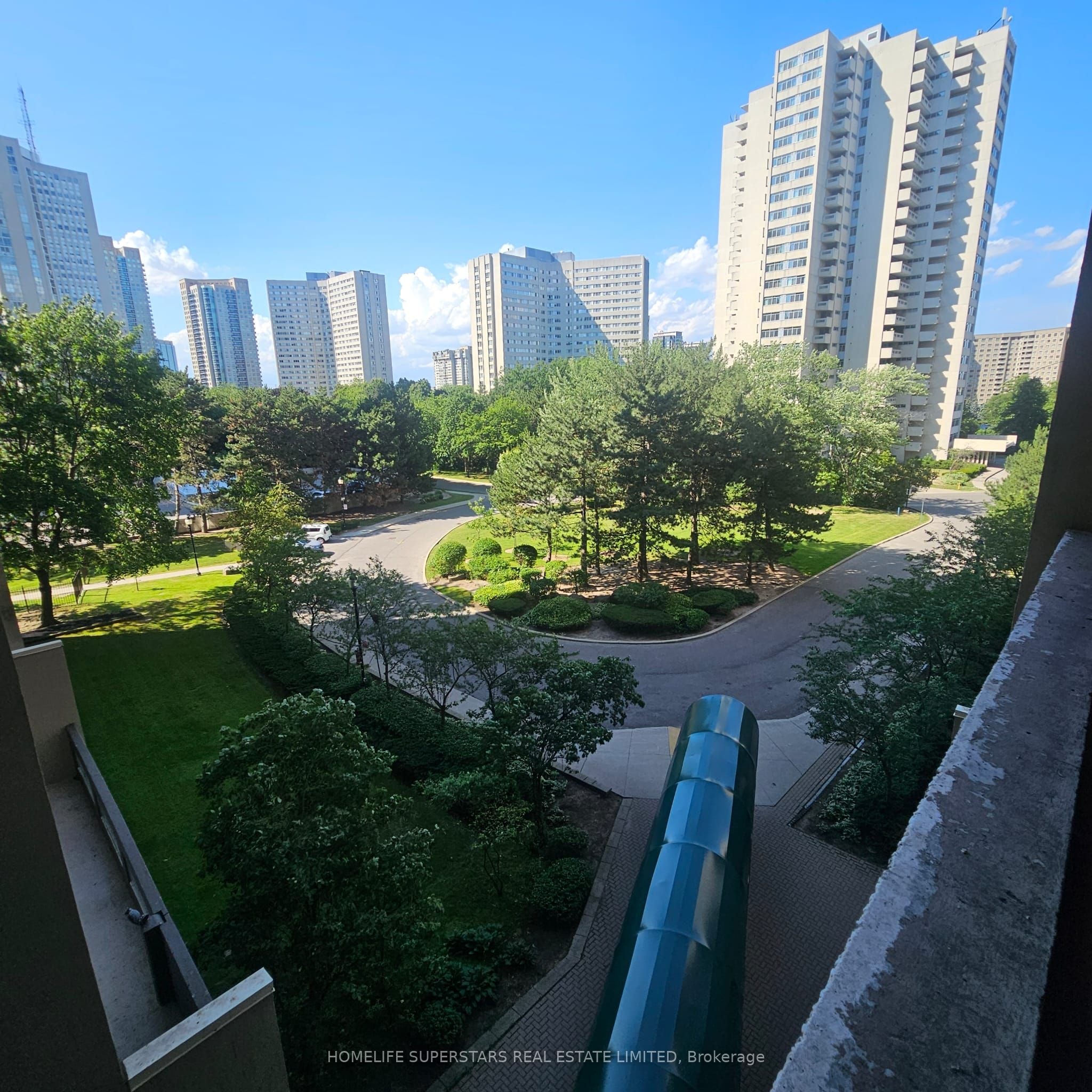 506-3590 Kaneff Crescent, Mississauga, ON, L5A 3X3
