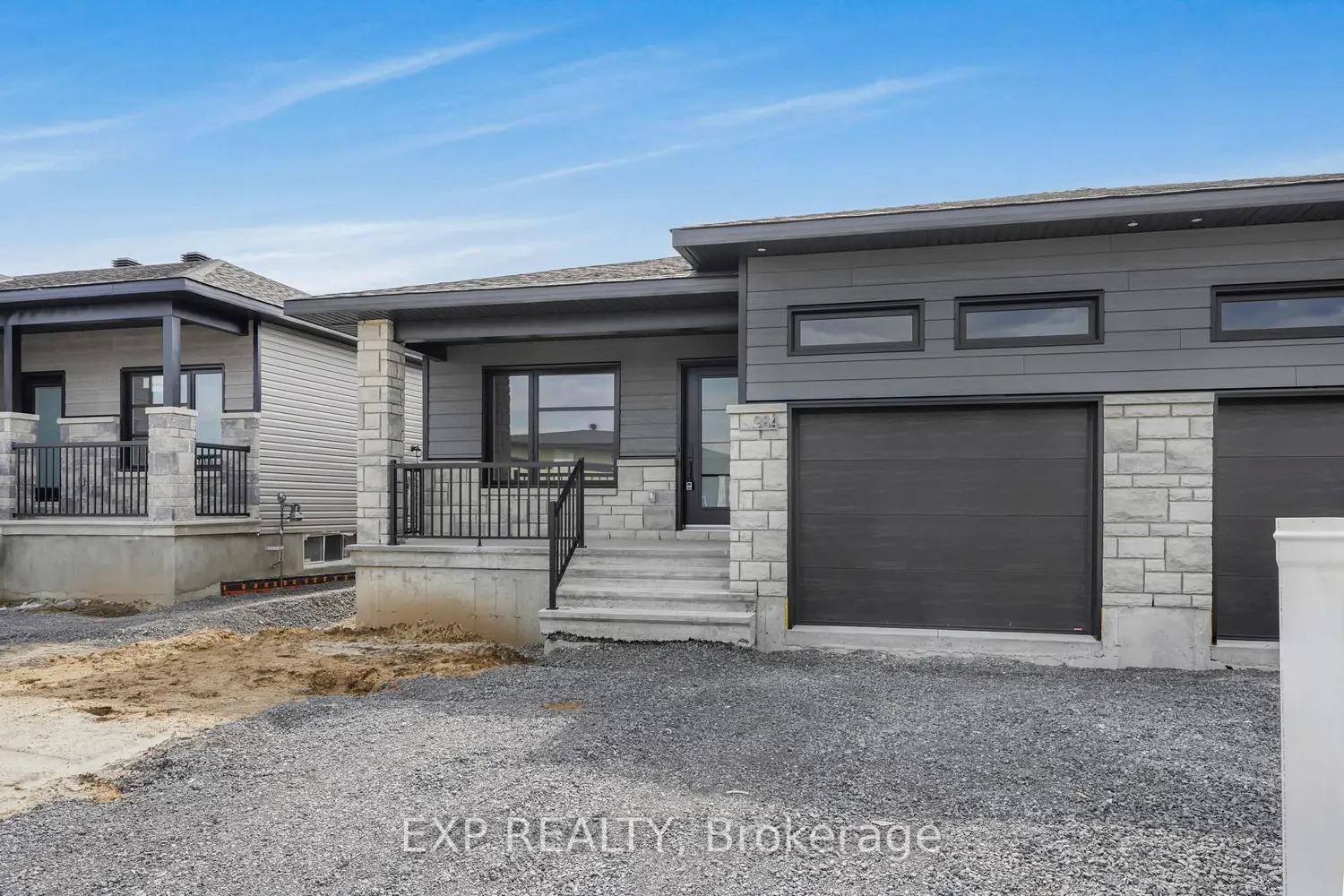 995 Katia Street photo 2