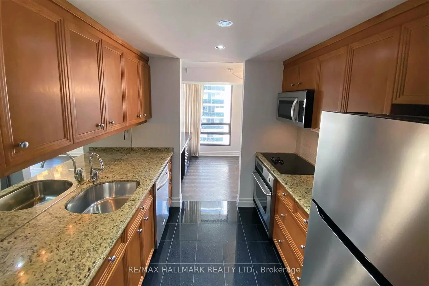 447 Walmer Road Ph10 photo 5