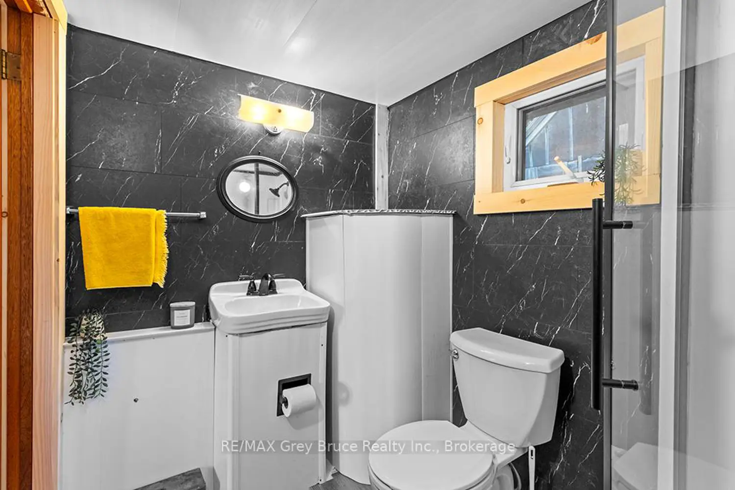609 Stokes Bay Road photo 3