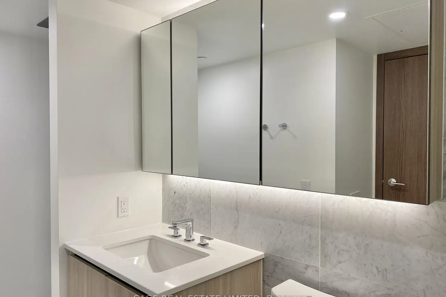 17 Bathurst Street 801 photo 5
