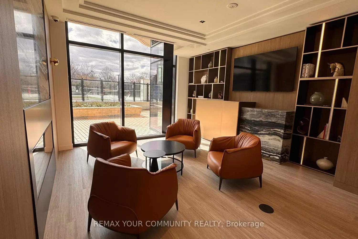 8188 Yonge Street 408 photo 3