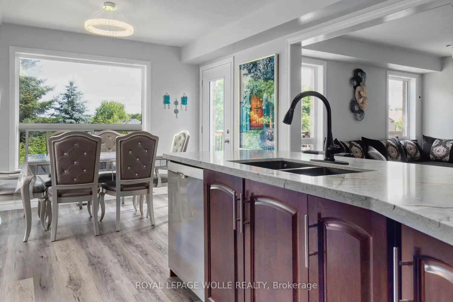 264 Vincent Drive photo 3