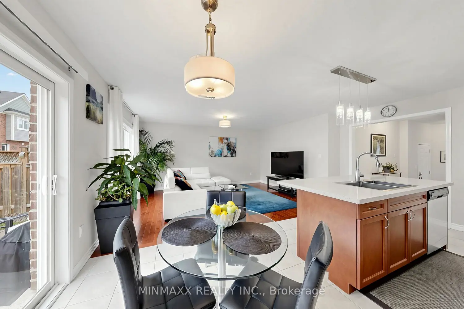 293 Reis Place photo 4