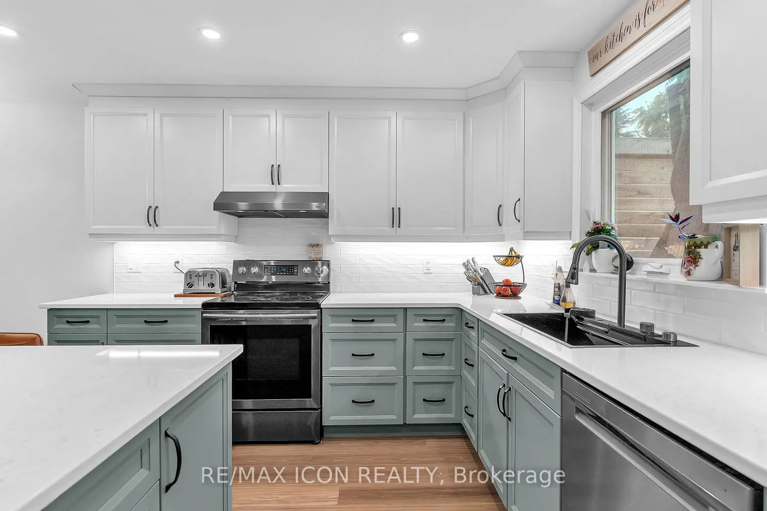 158 Broadway Street photo 5