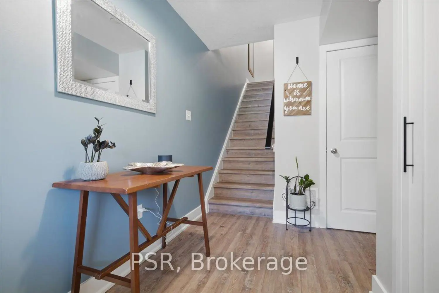 12 Hiscott Drive photo 3