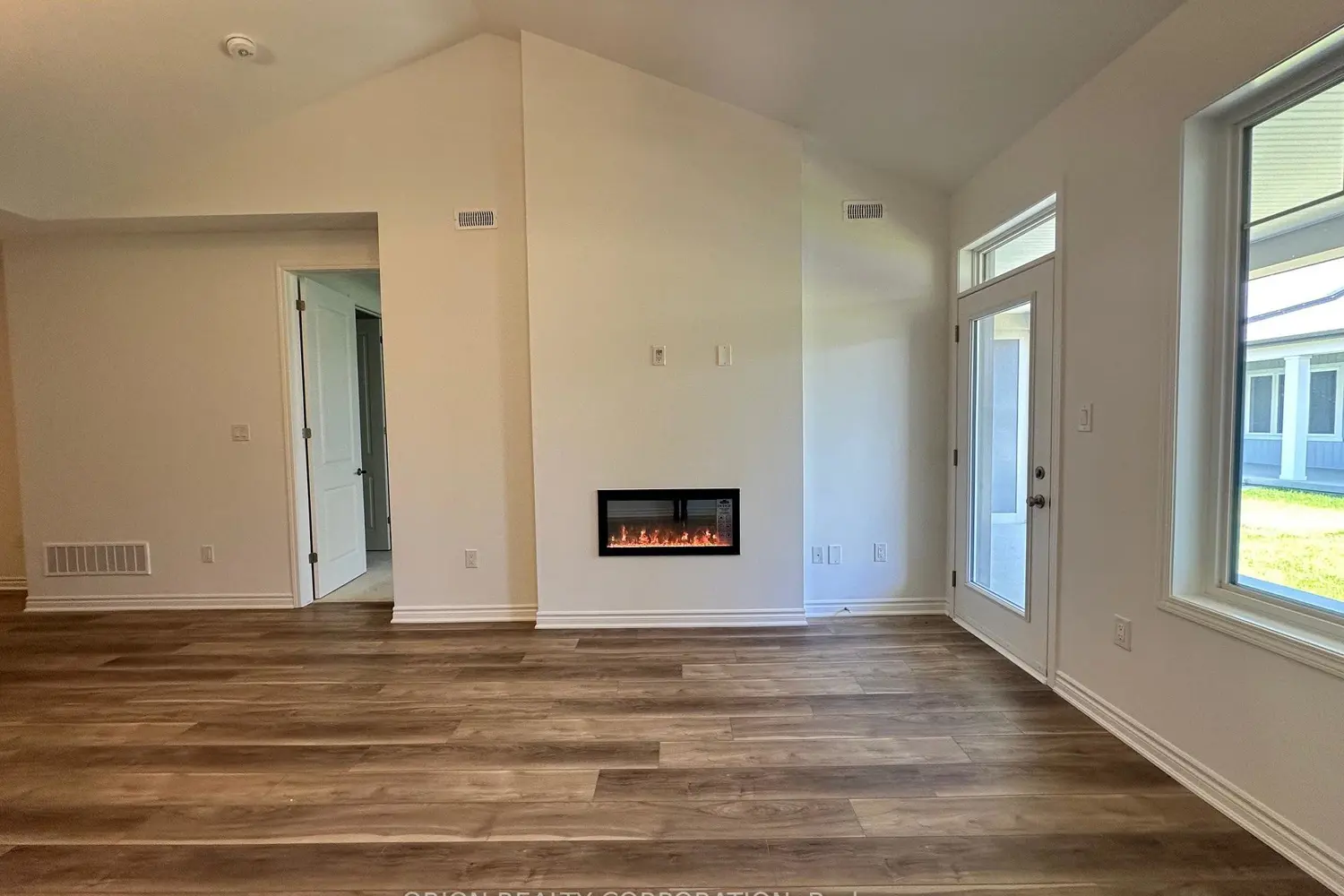 719 Sargeant Place photo 3