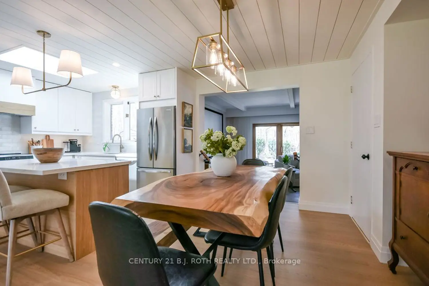 1078 Sunnidale Road photo 3