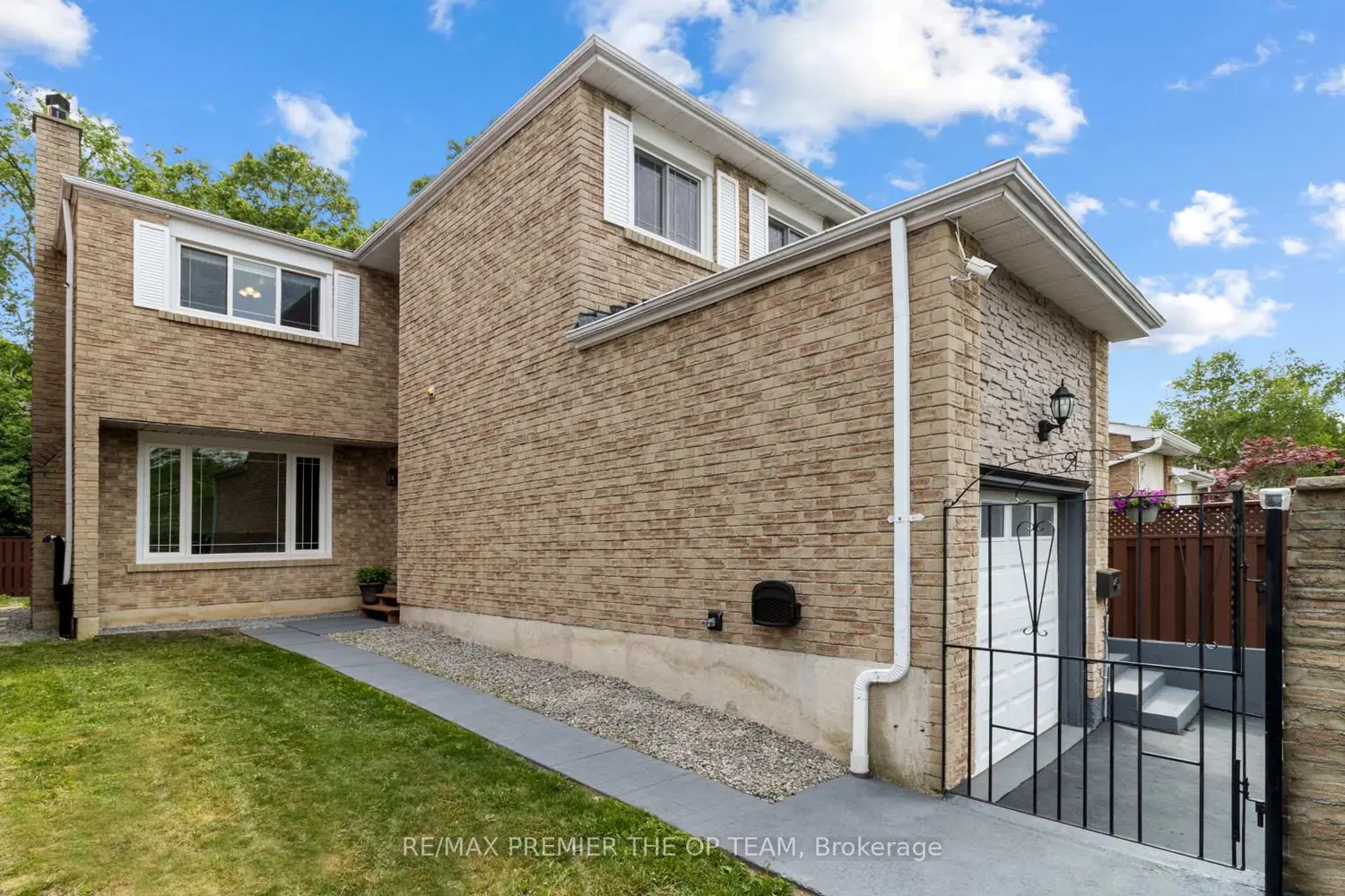 93 Sudbury Hall Drive photo 4