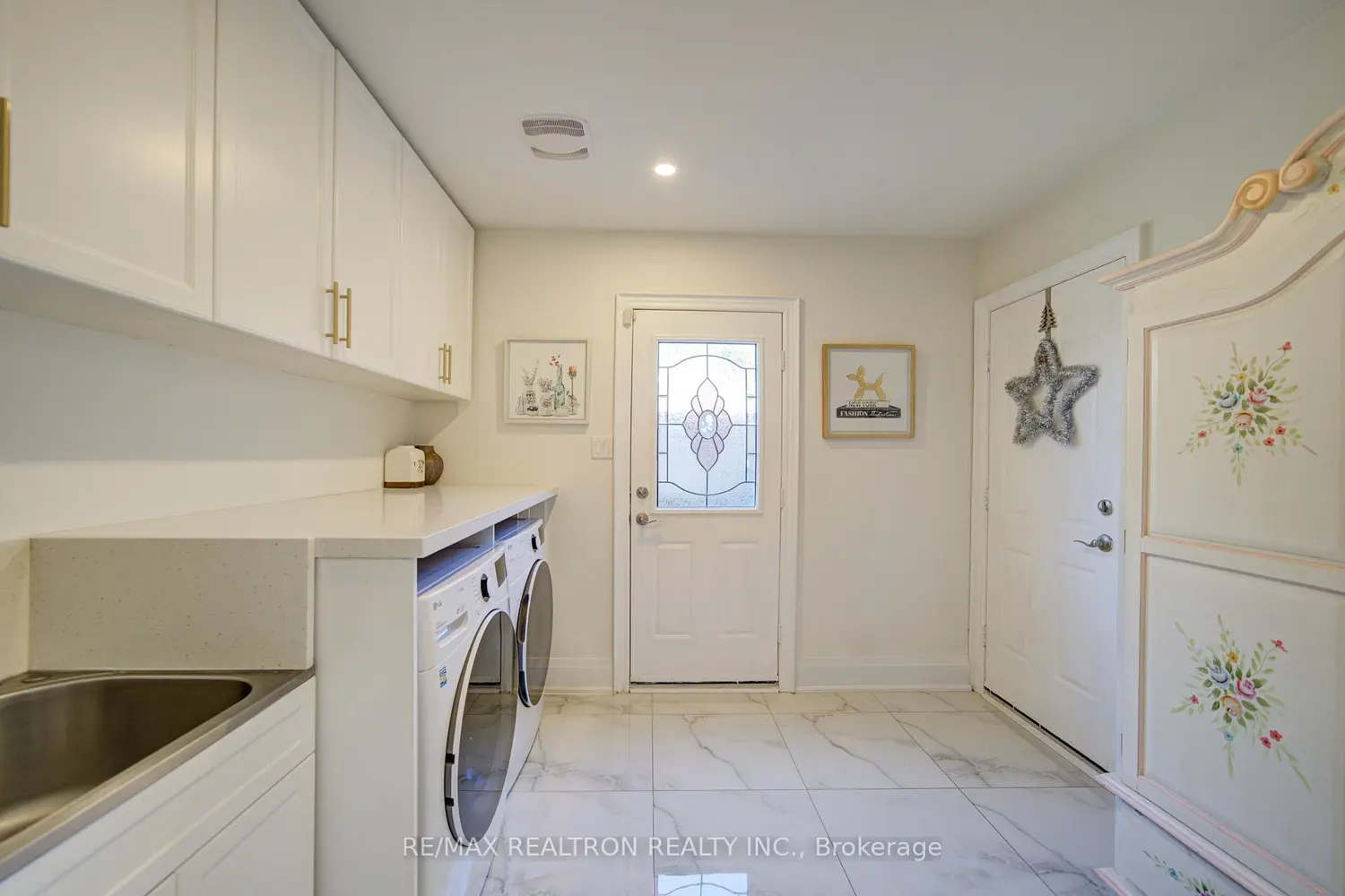 32 Dumfries Drive photo 2