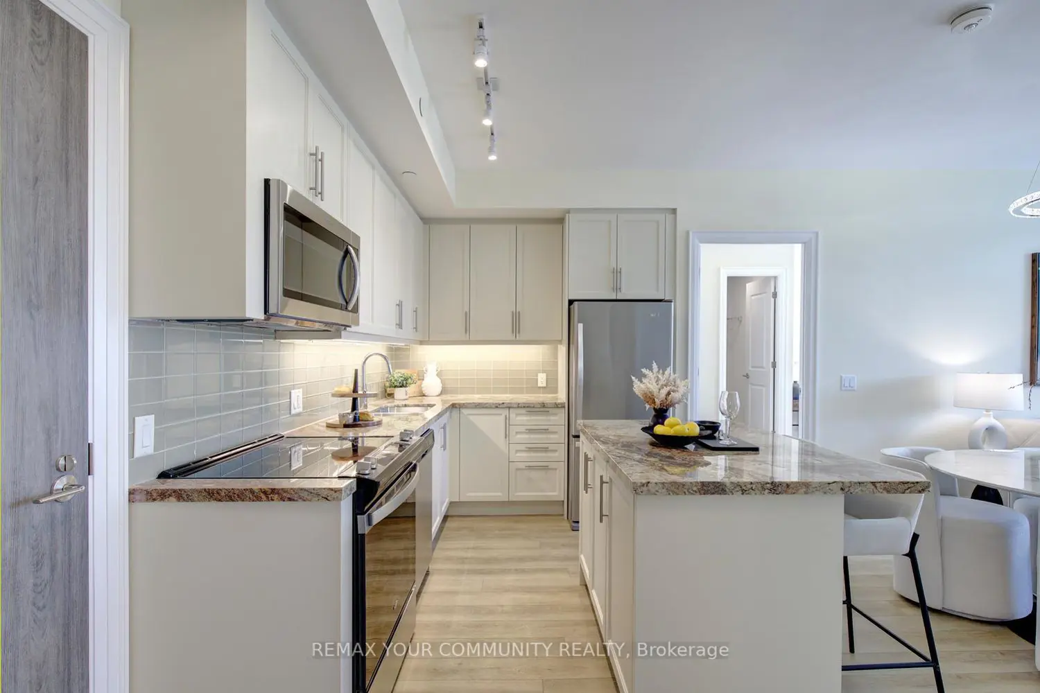 20 Gatineau Drive 406 photo 4