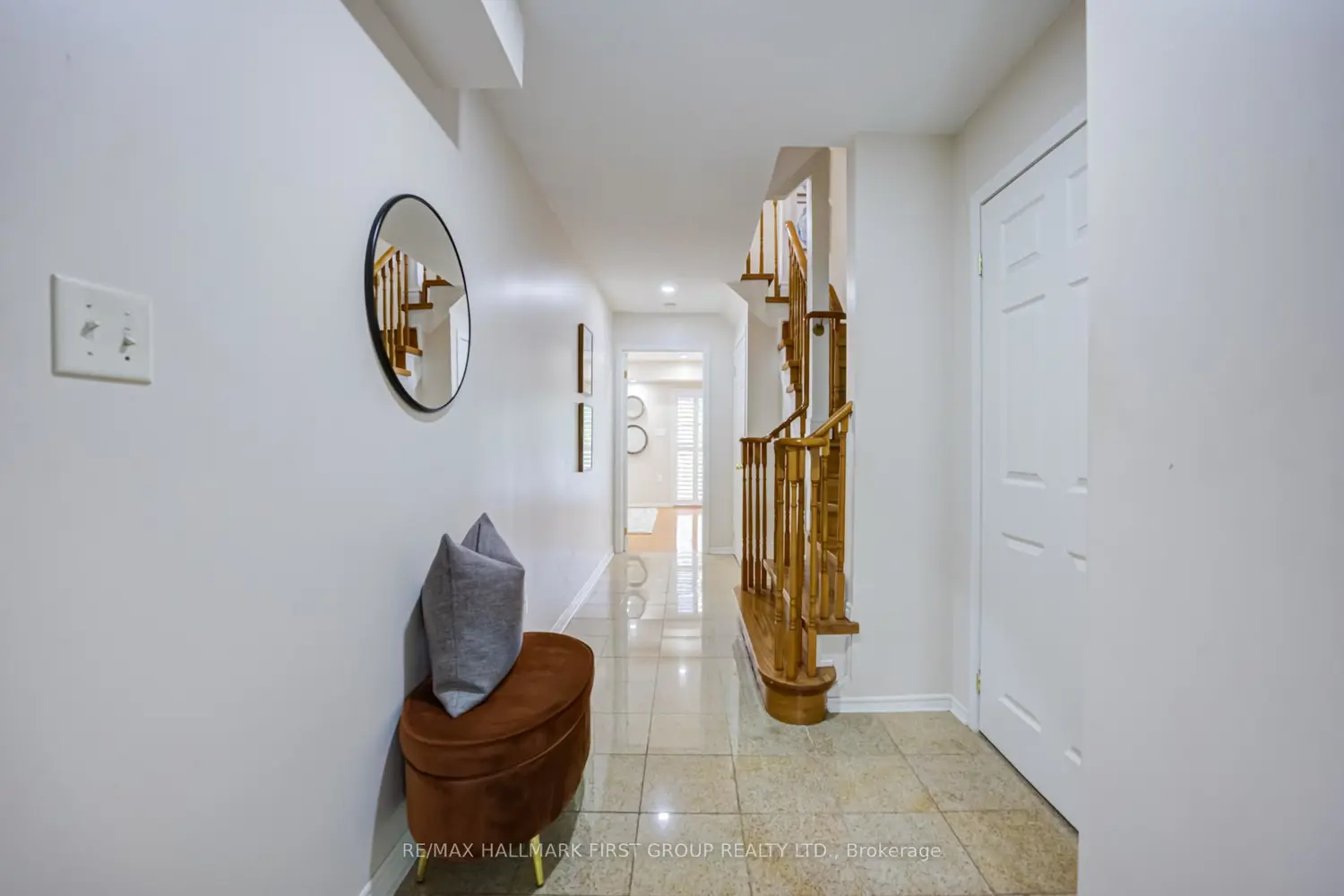 1075 Ellesmere Road 15 photo 2