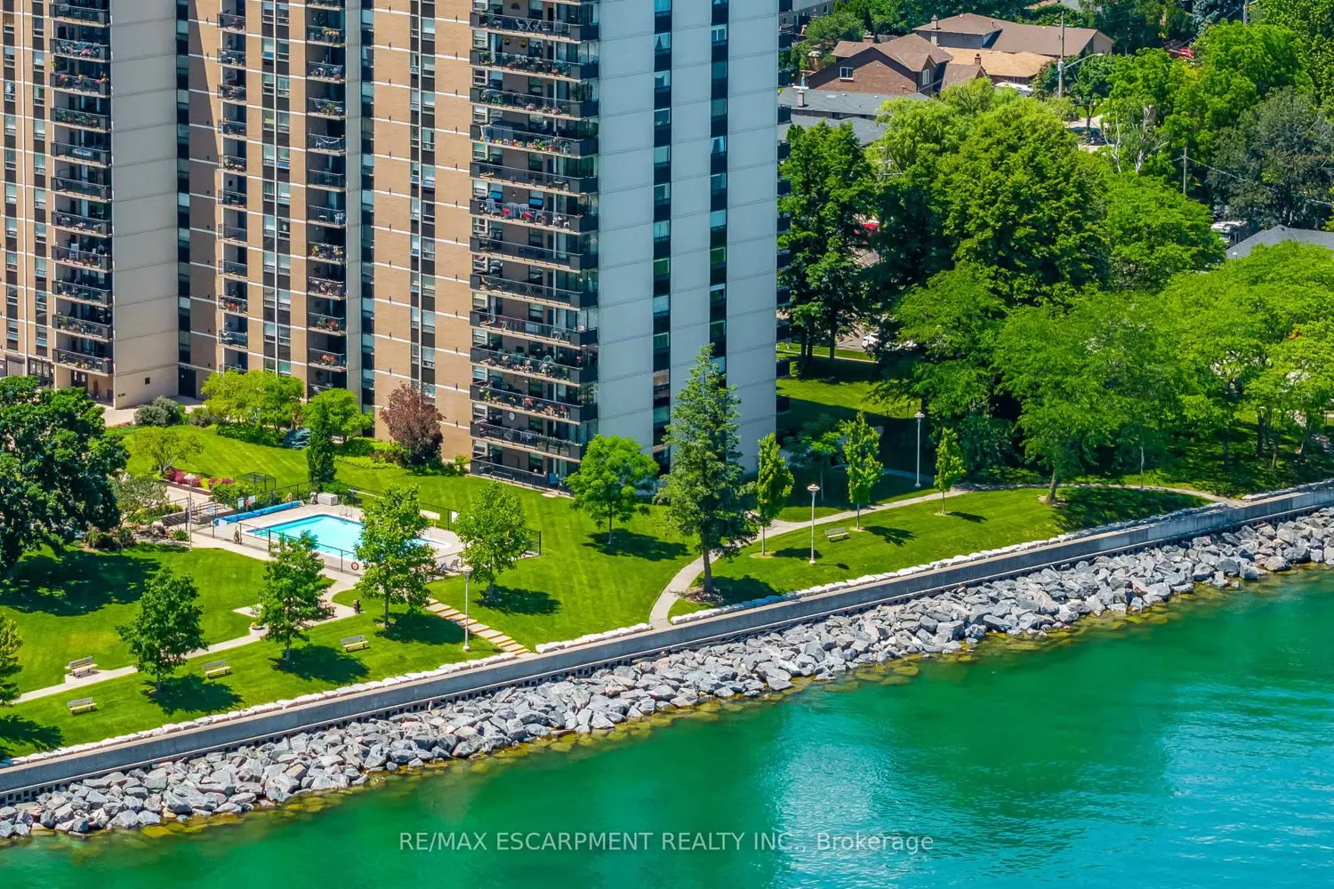 500 Green Road 211