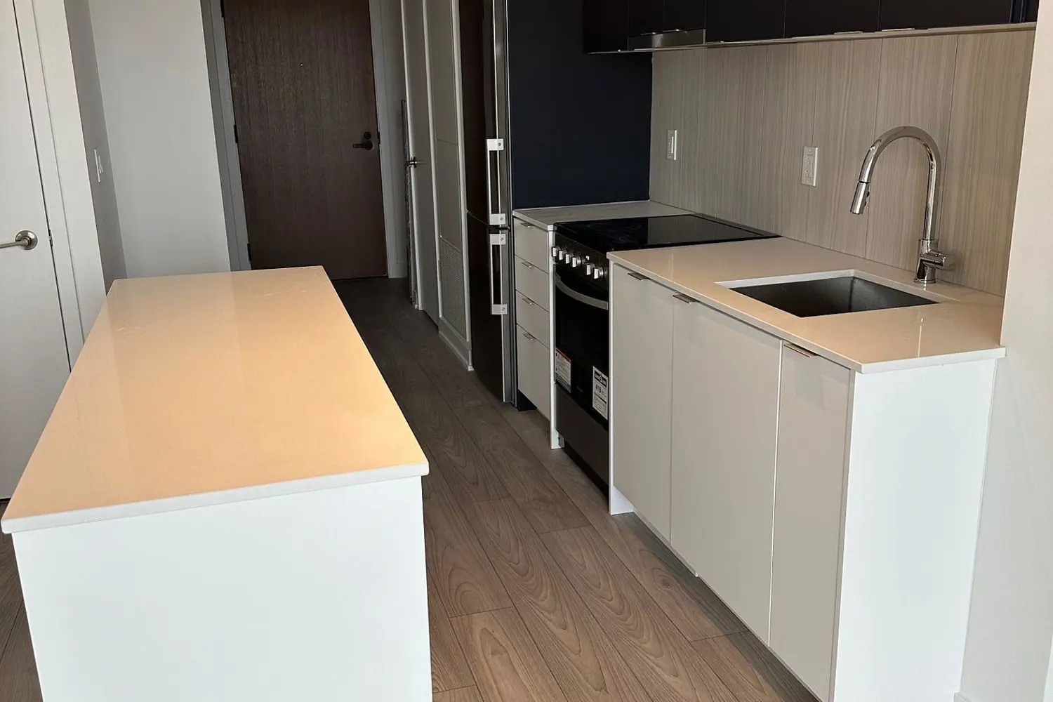 8 Tippett Road 1402