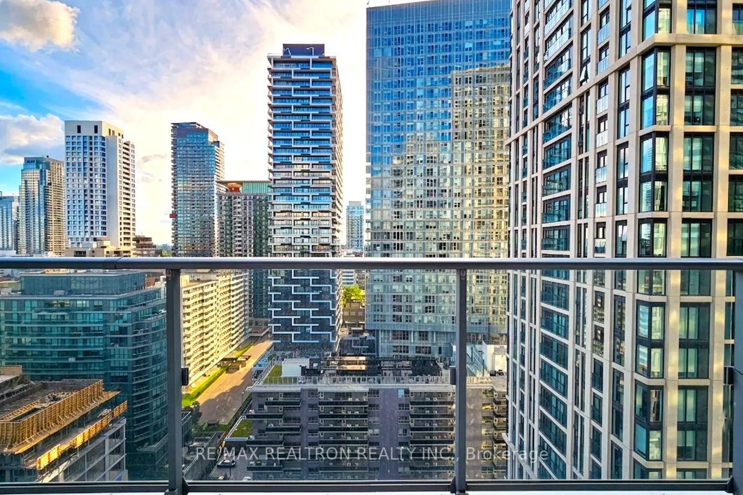 195 Redpath Avenue 2111