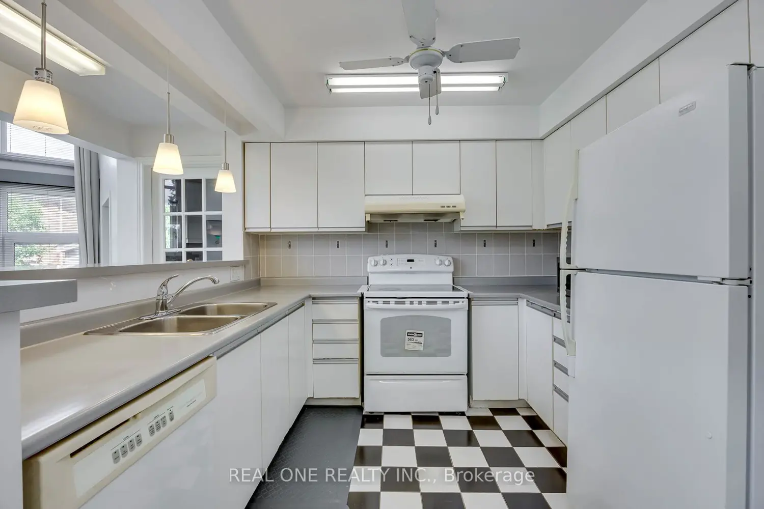 71 Stock Avenue photo 5