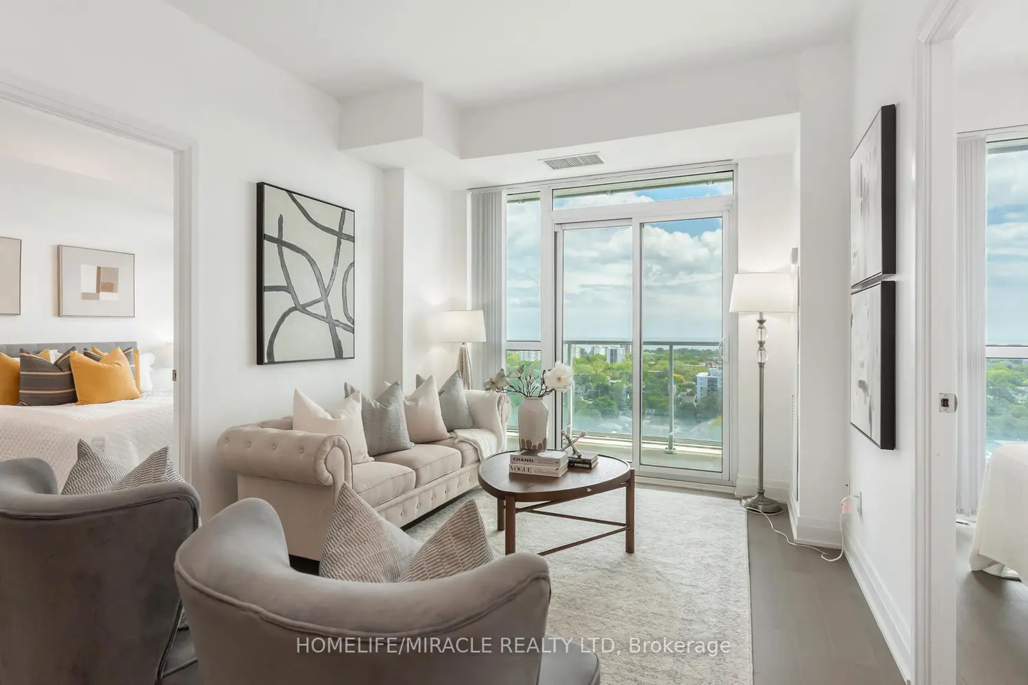 55 Speers Road 1605 photo 3
