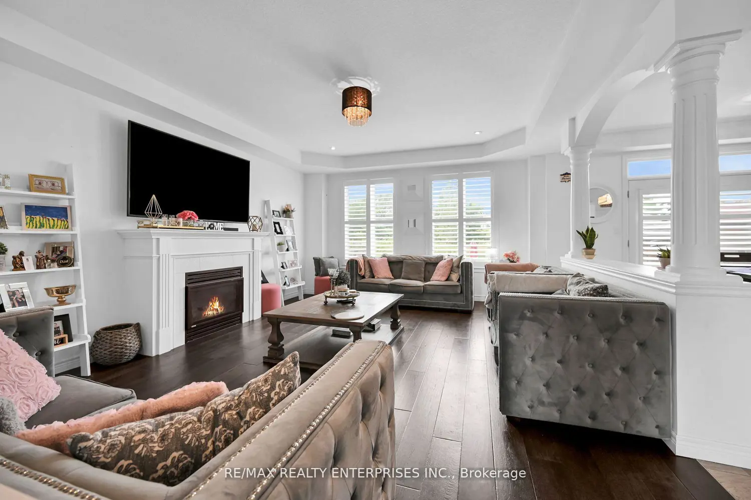 130 Chartwell Circle photo 3