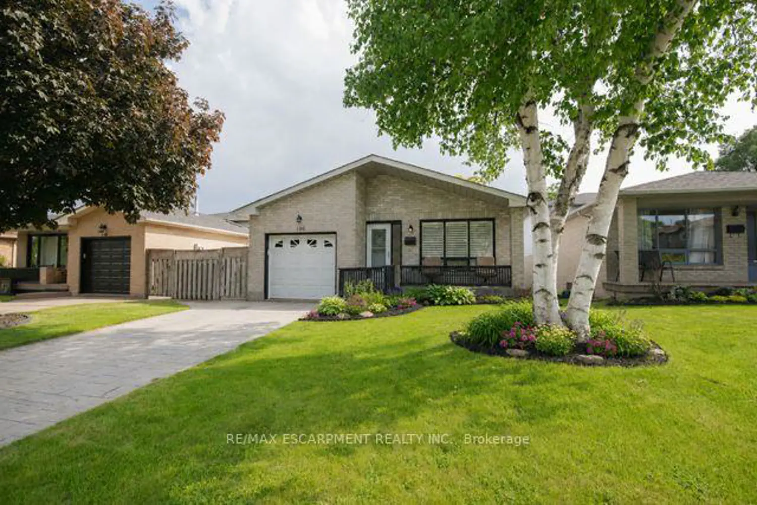 106 Ossington Drive photo 2