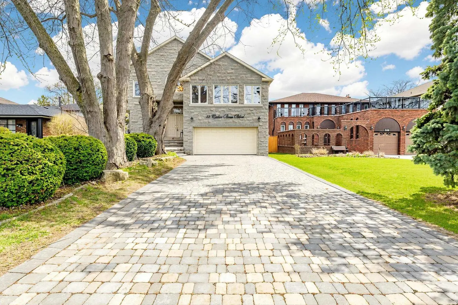 52 Cedar Brae Boulevard