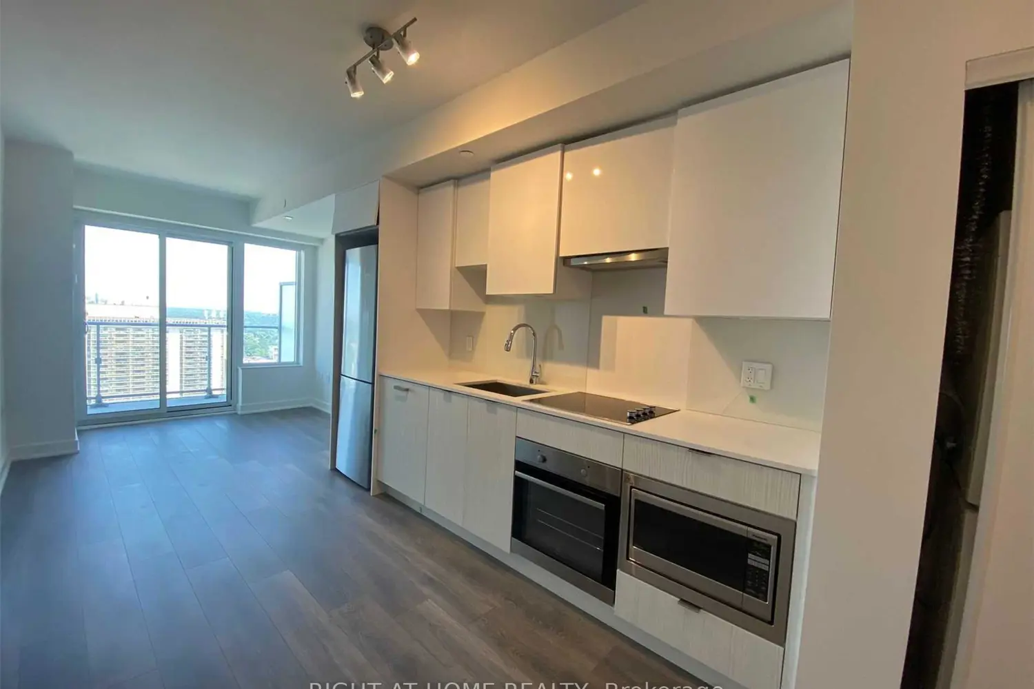 99 Broadway Avenue 3101 photo 3