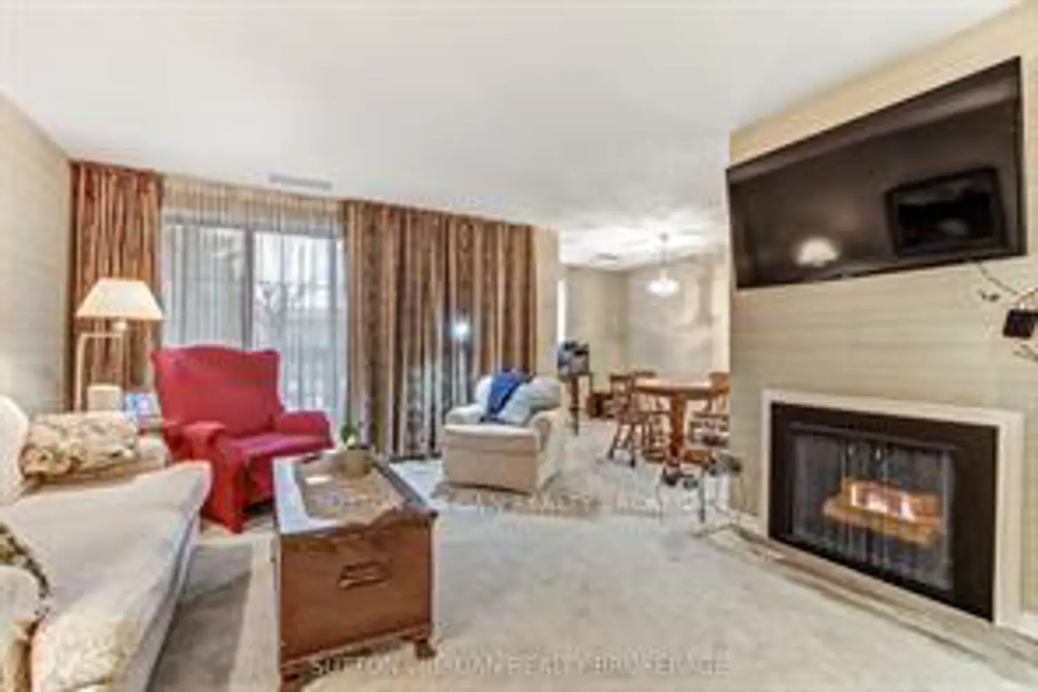 300 Everglade Crescent 214 photo 4