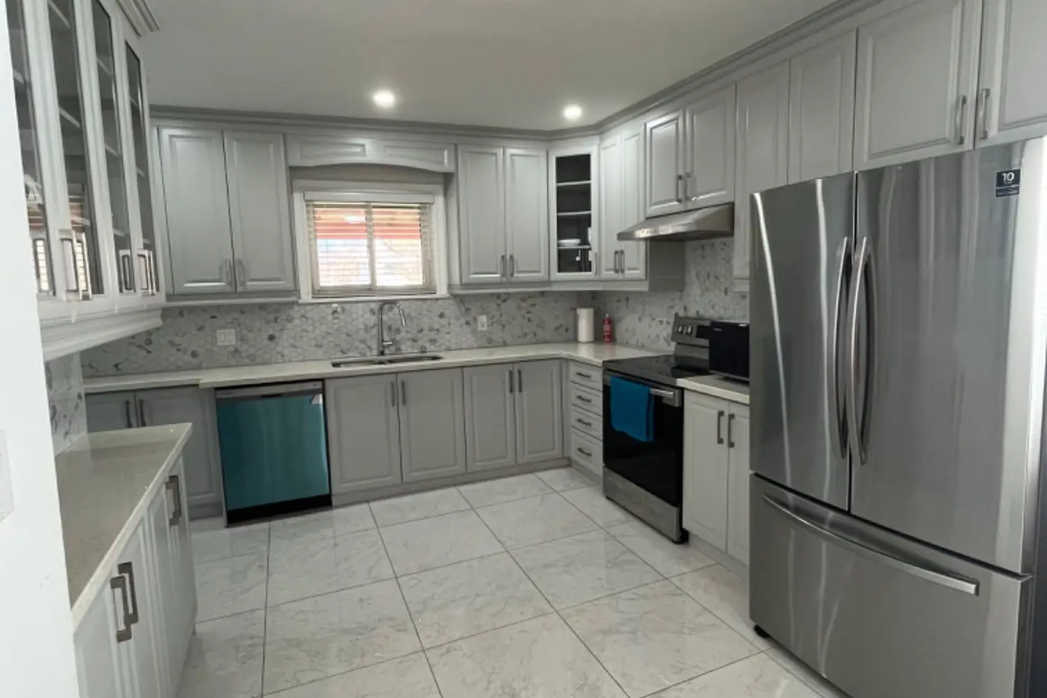 5021 Saint Clair Avenue photo 4