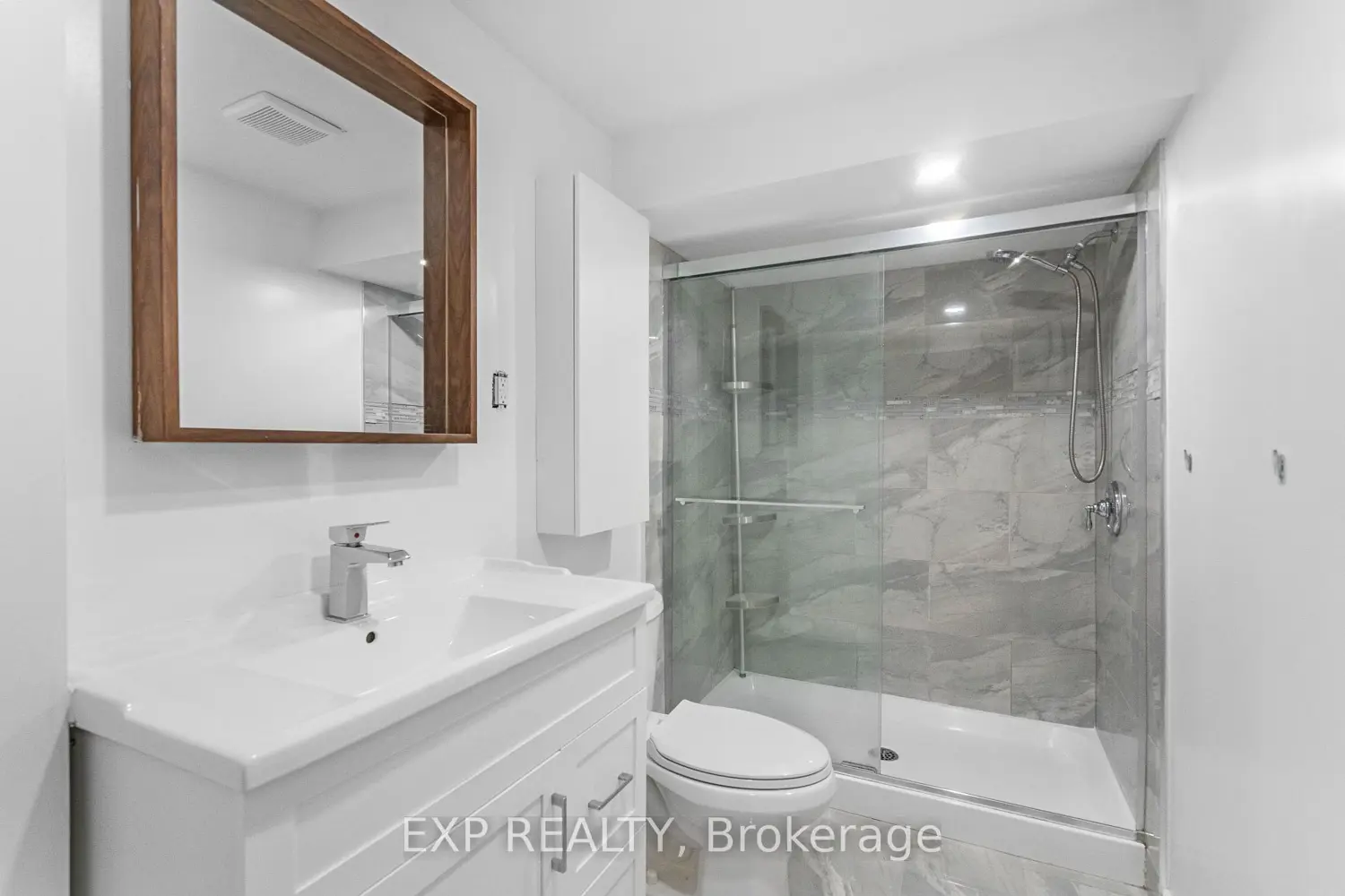 12 Mantz Crescent photo 3
