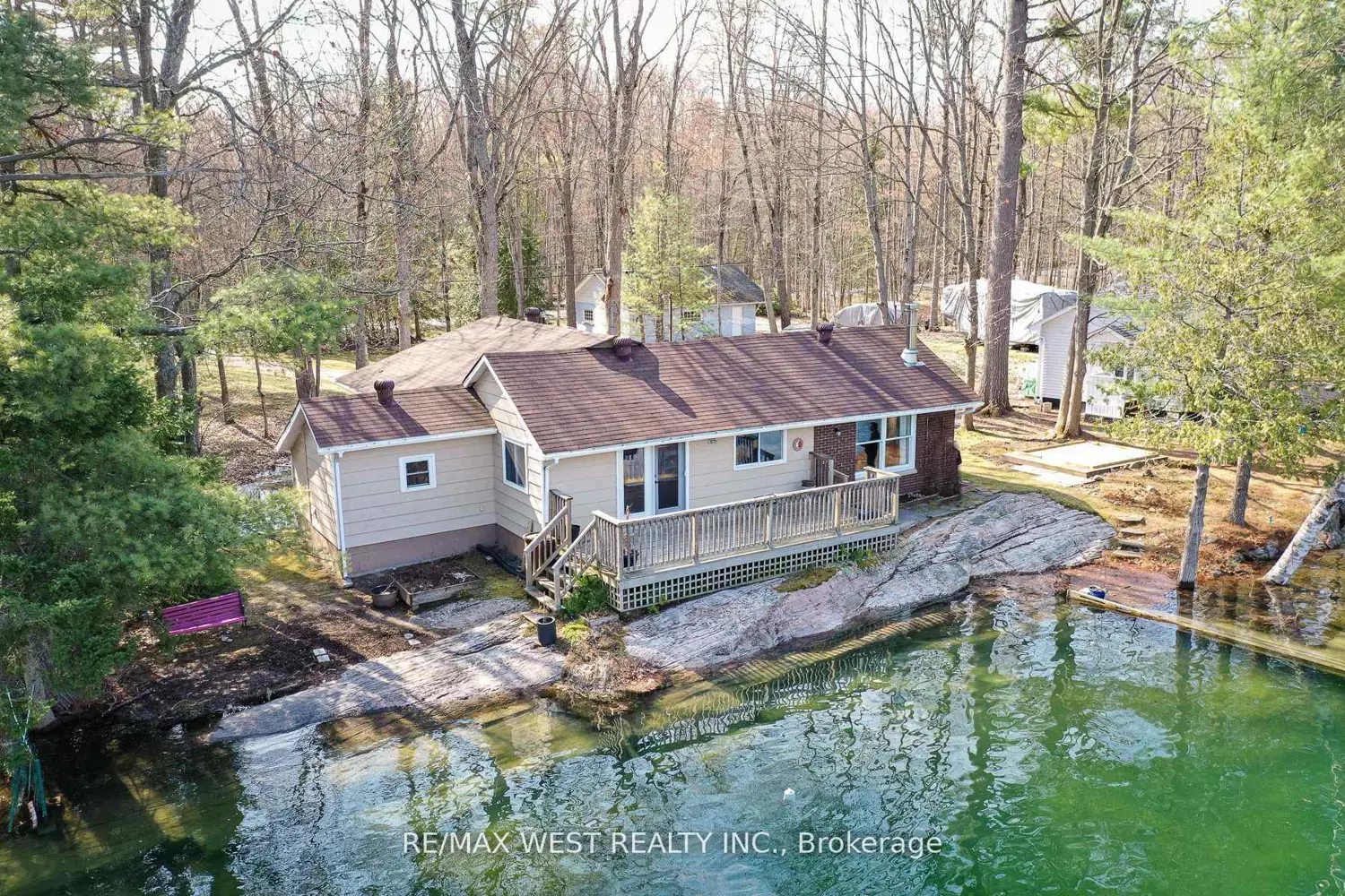8060 Oakridge Drive photo 3