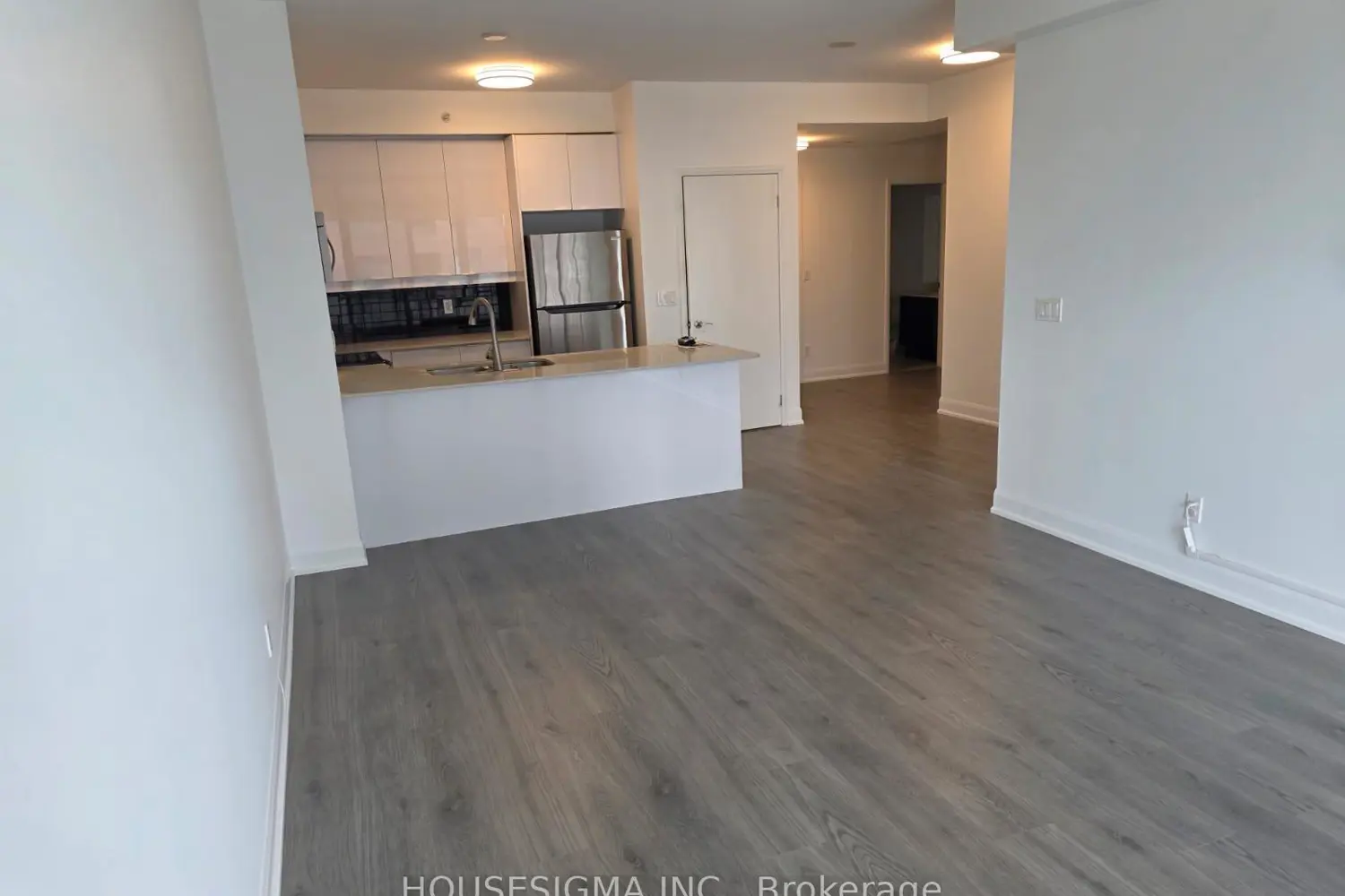 2910 Highway 7 2206 photo 2