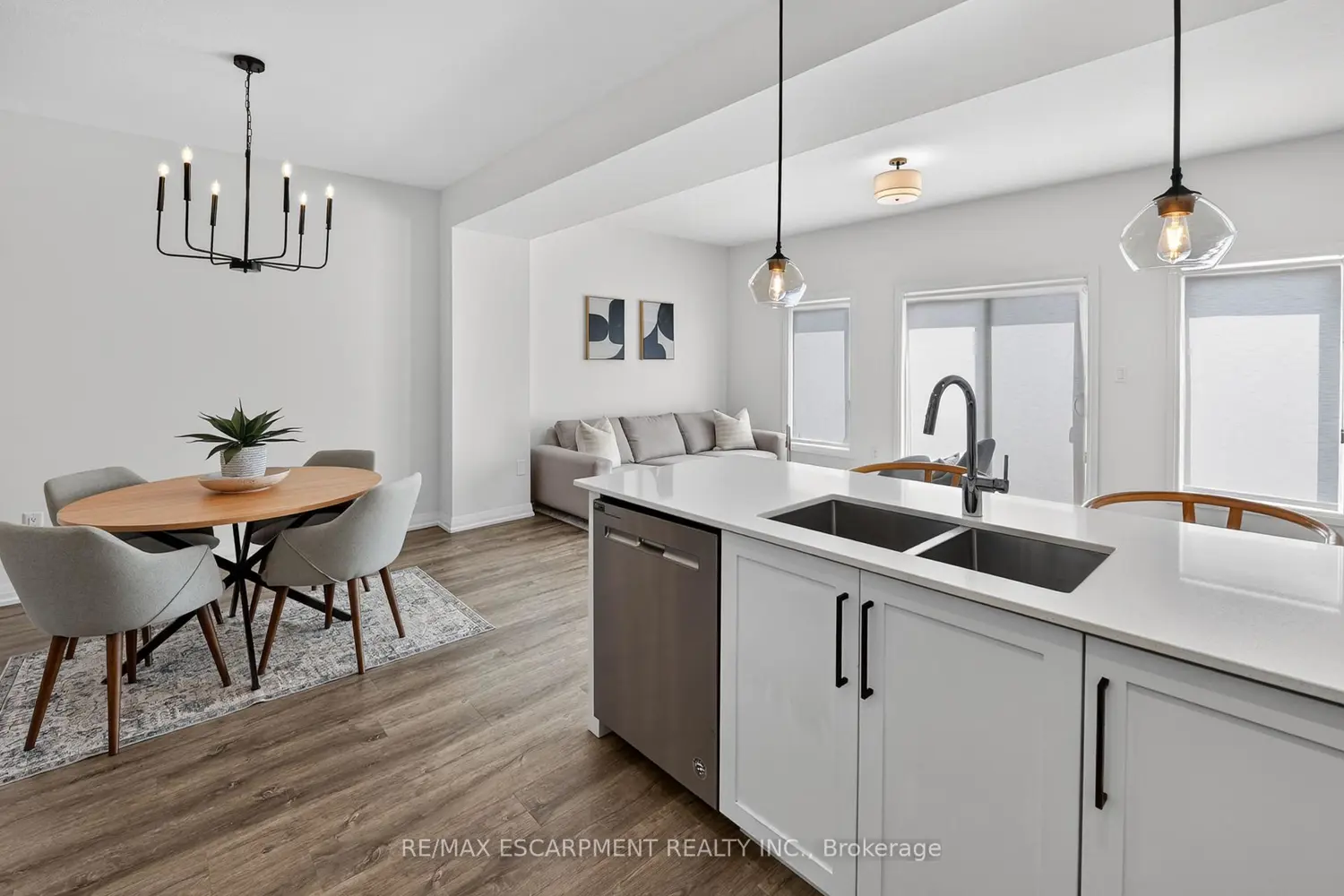 3963 Crown Street photo 3