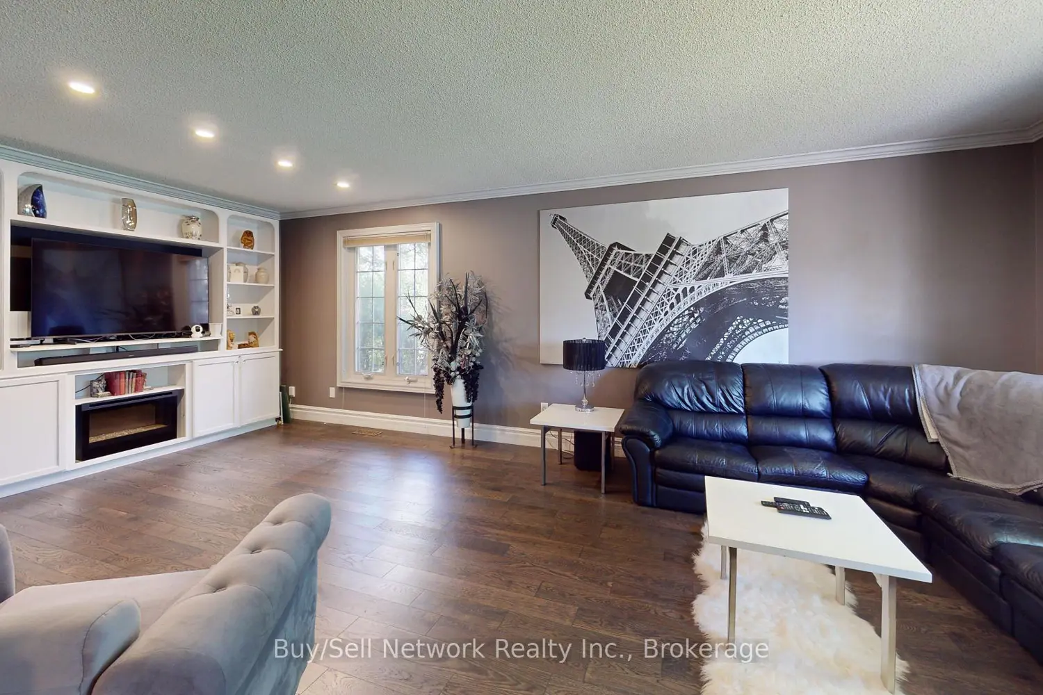 2504 Idyllwood Crescent photo 2