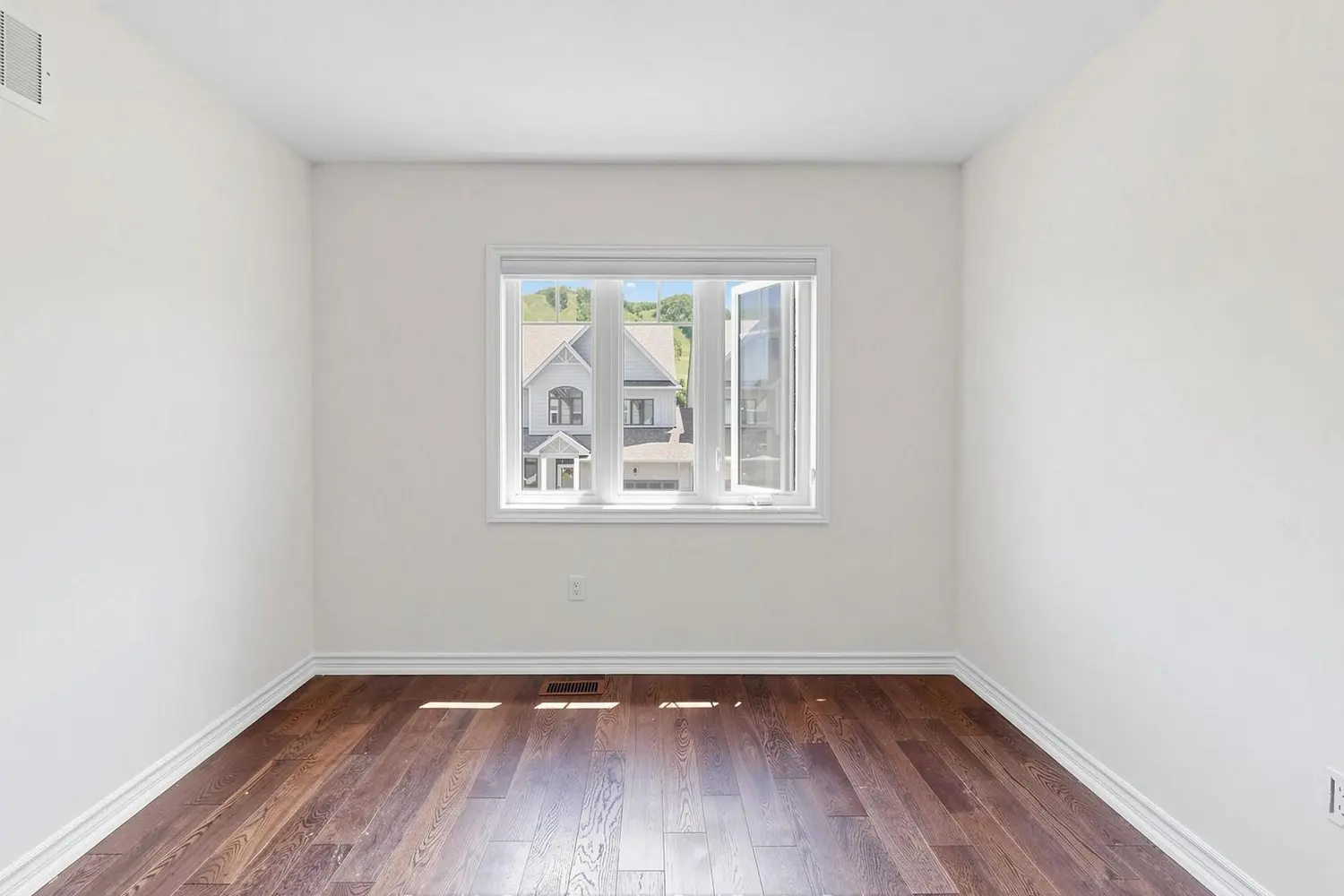 103 Addison Street 31 photo 3