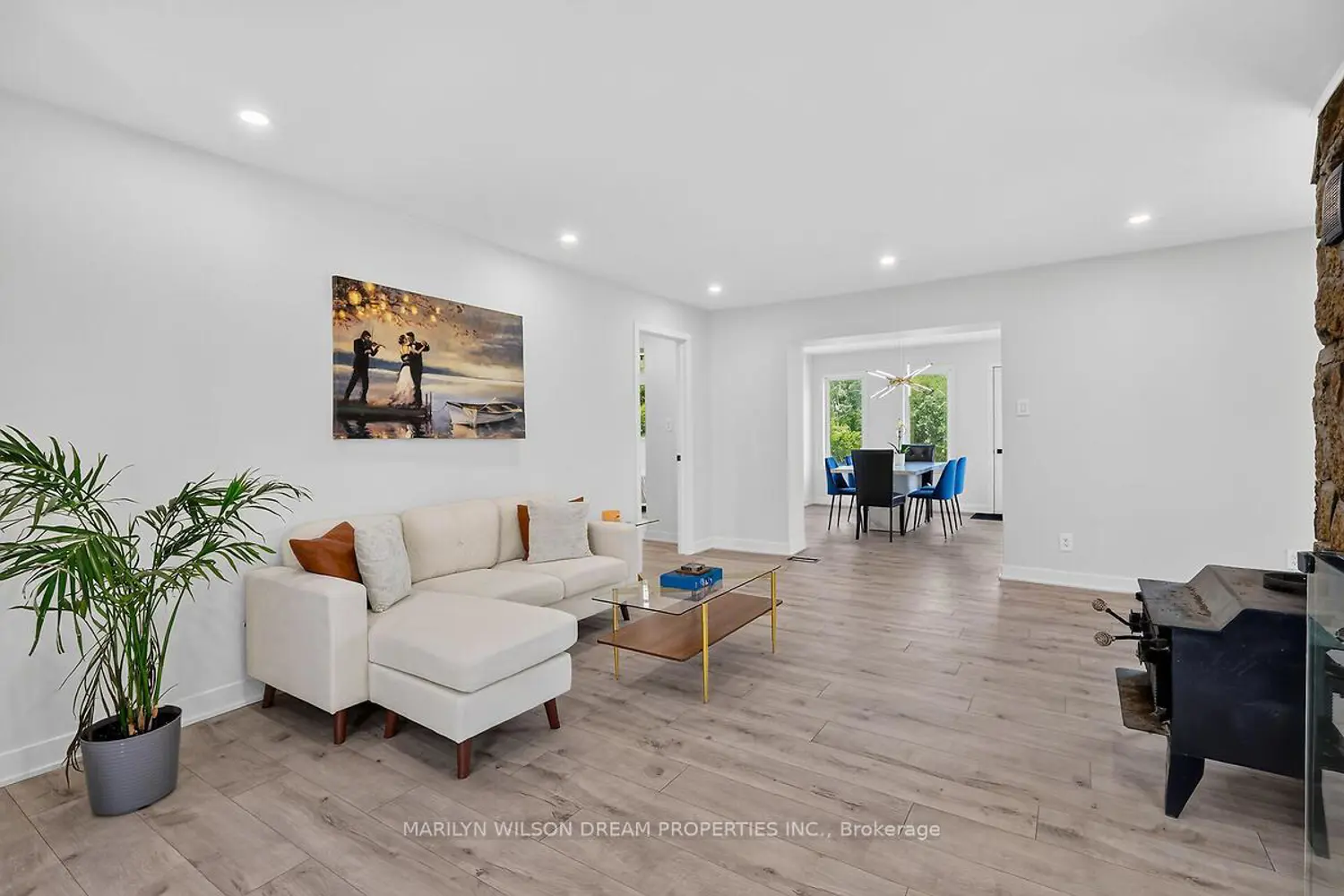 135 Manion Road photo 2